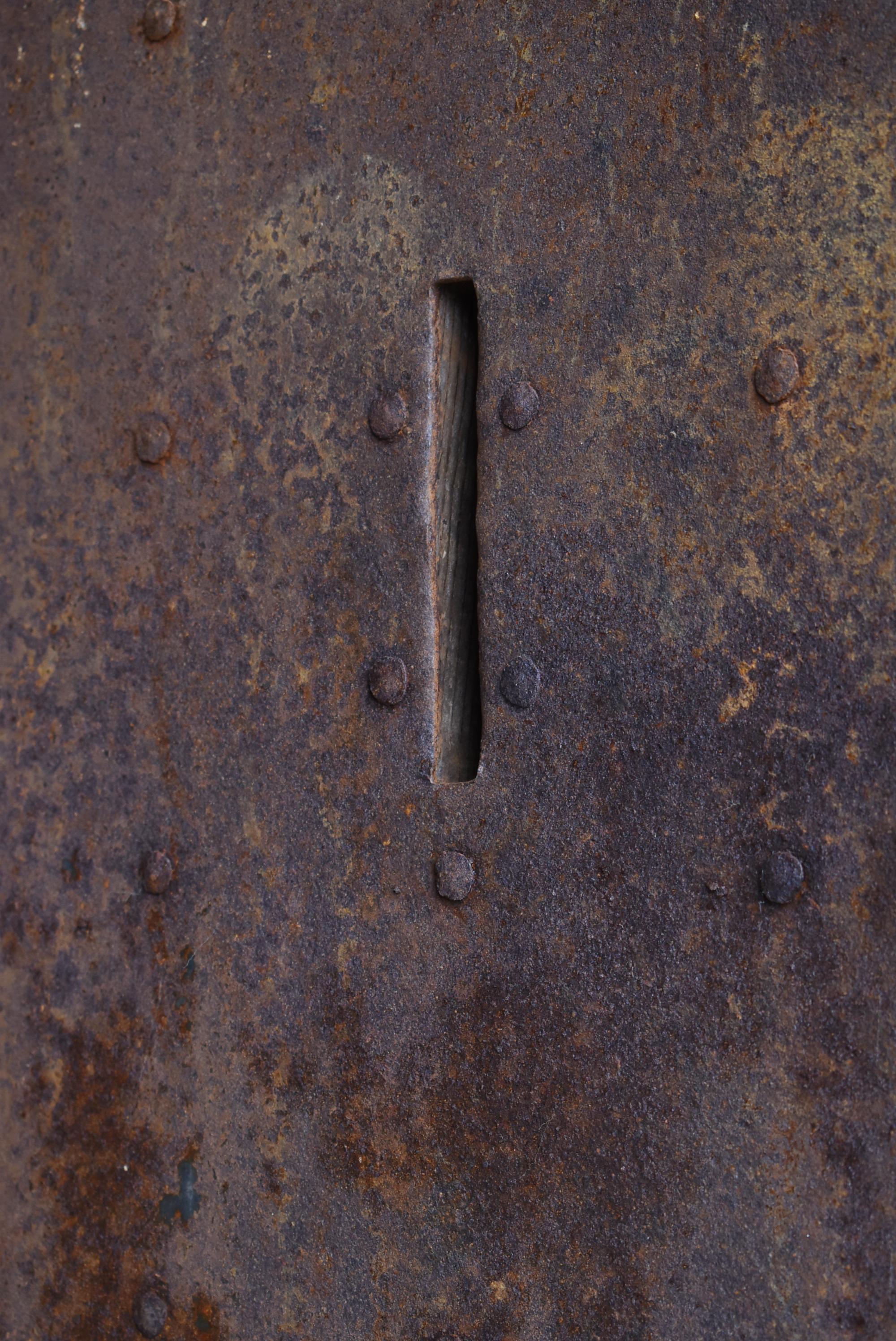 Japanese Antique Iron Plate Door 1860s-1900s / Low Table Sofa Table Wabi Sabi For Sale 3