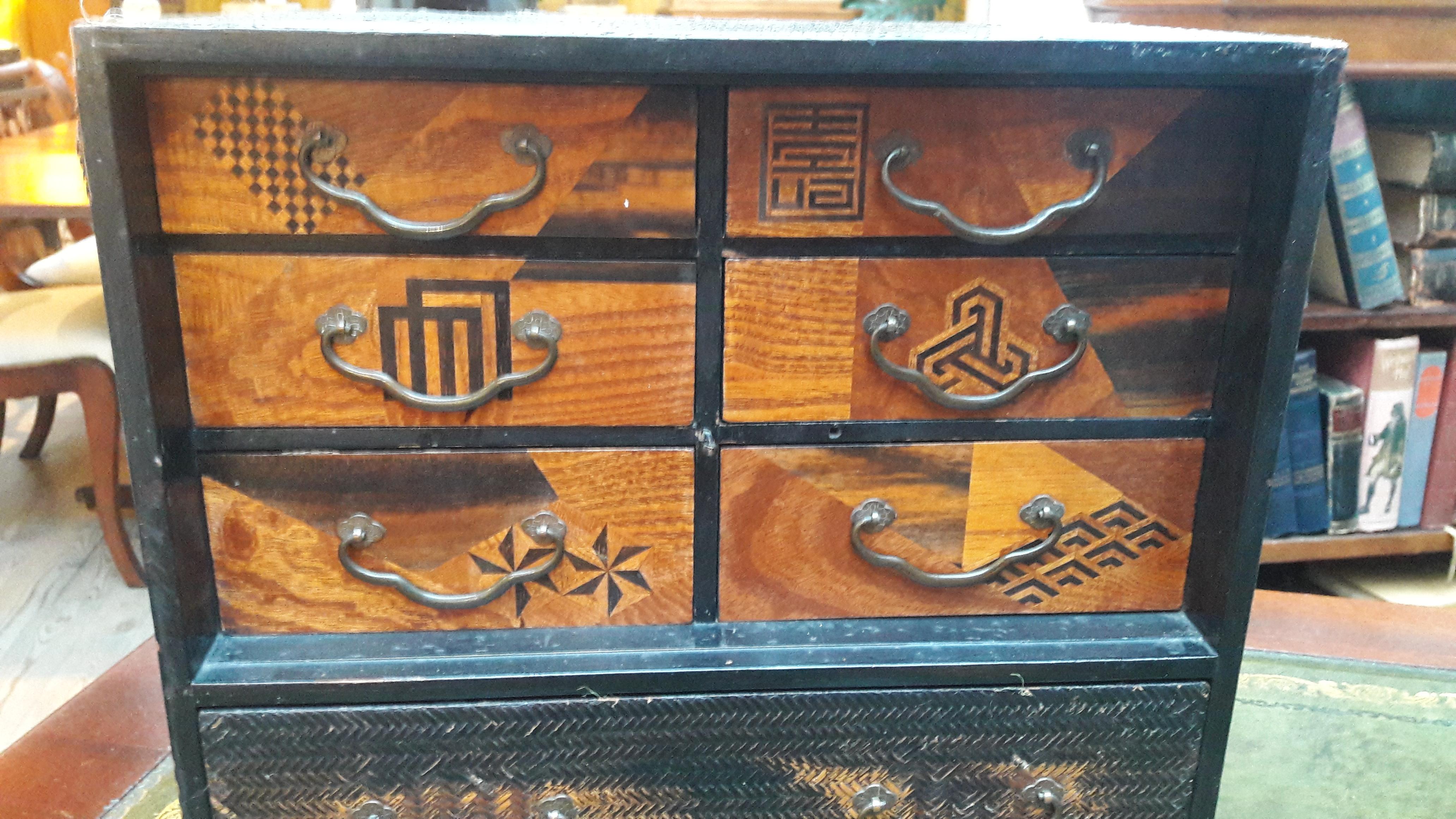 Japanese Jewelry Box In Good Condition For Sale In Antwerp, Antwerp
