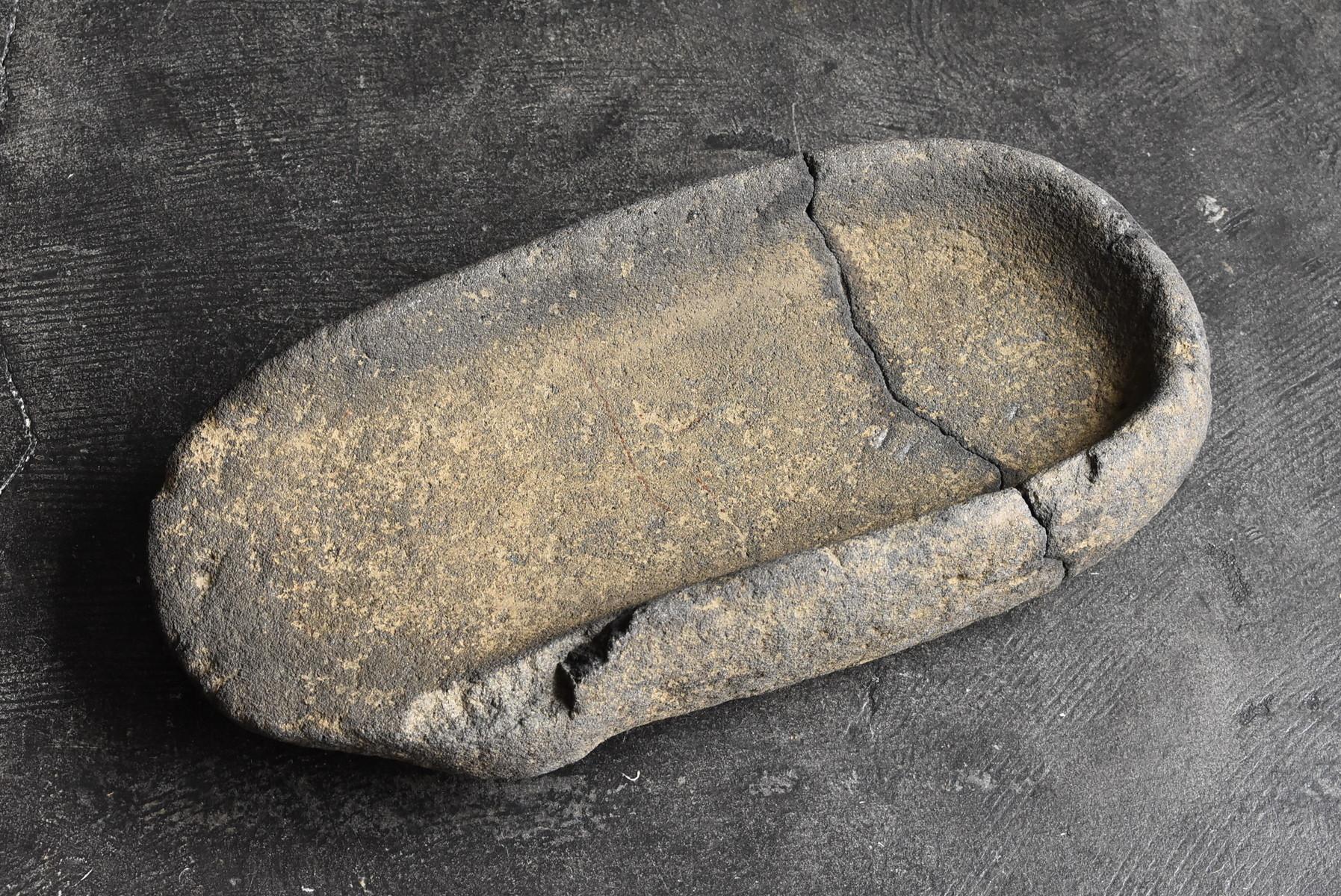 We have an aesthetic sense peculiar to Japanese people.
And we introduce the unique items that only we can do, the route of purchasing in Japan, the experience value so far, and the way that no one can imitate.


A stone mortar used during the Jomon