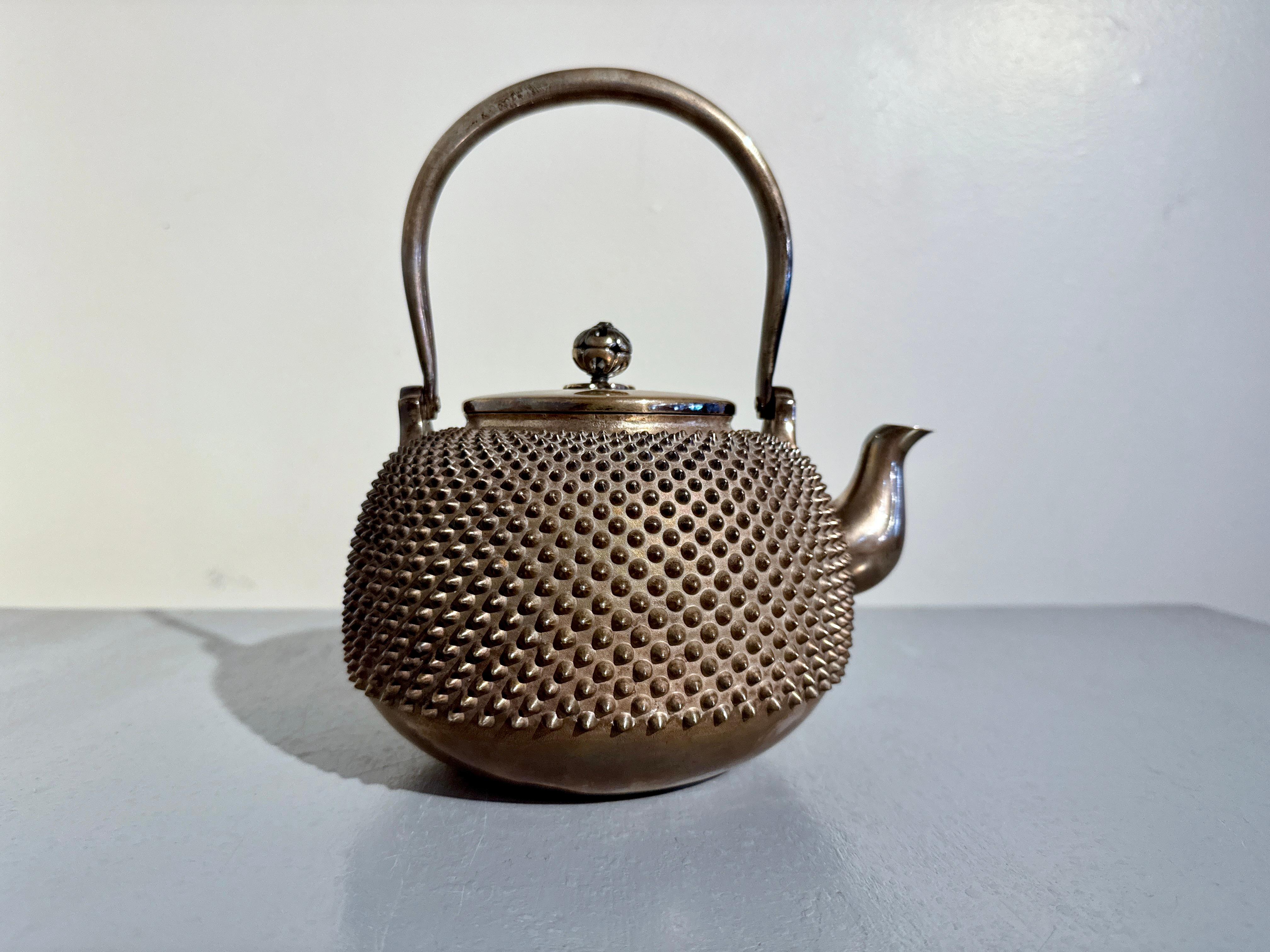 Japanische Jugin-Teekanne aus Feinsilber, Meiji-Zeit, um 1900, Japan im Zustand „Gut“ im Angebot in Austin, TX