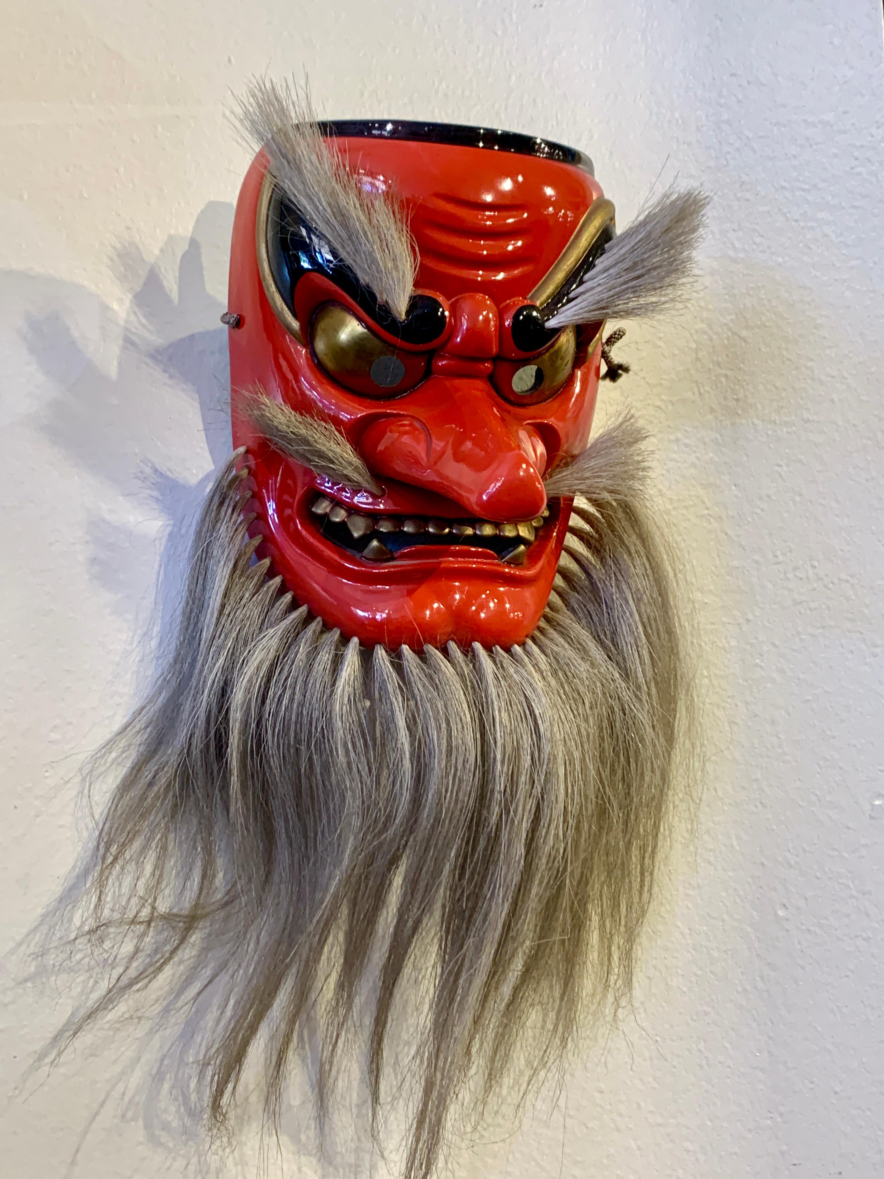 Showa Masque de danse japonais Kagura de Sarutahiko par Kiyomi Yokota, fin du 20e siècle en vente