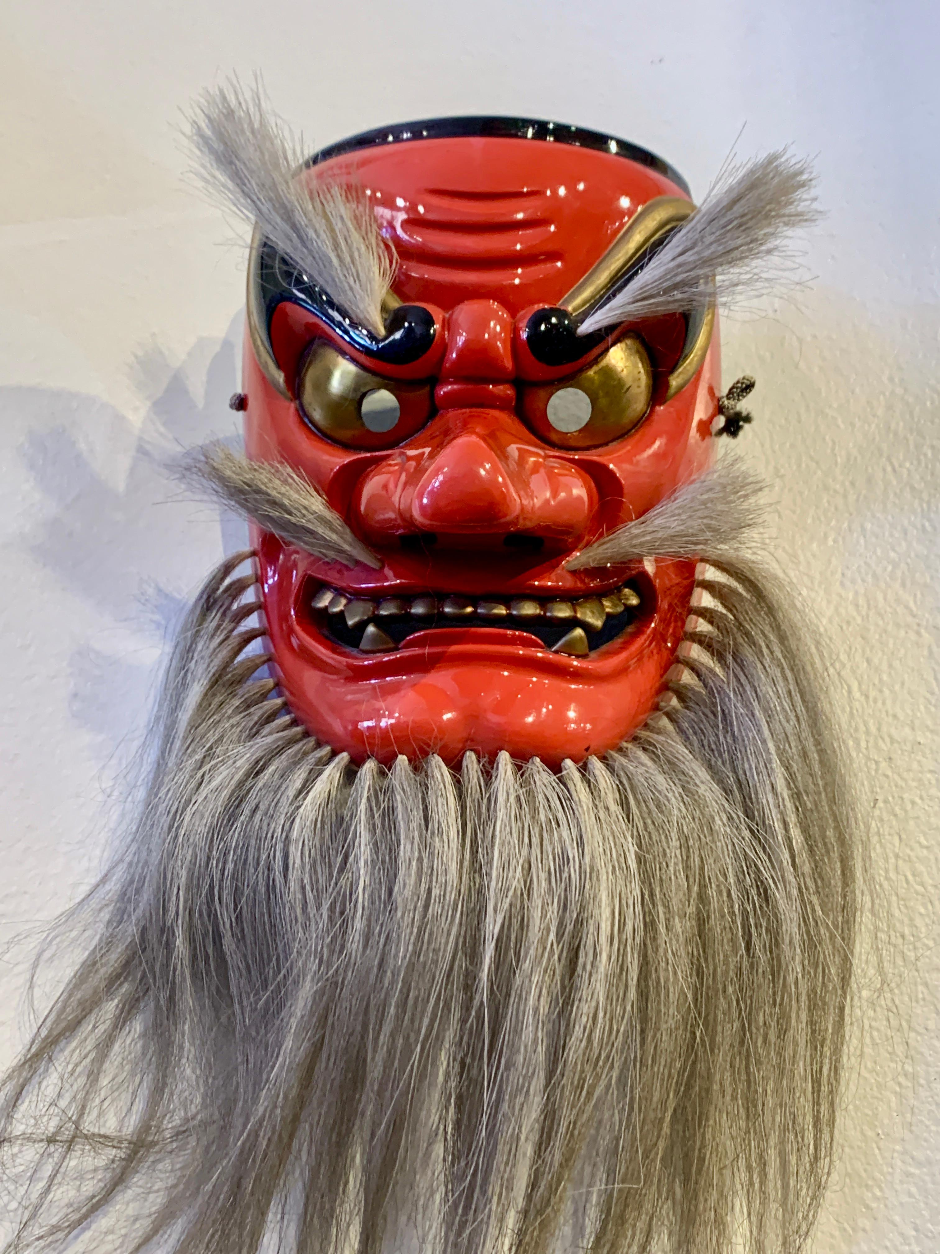Japanische Kagura-Tänzermaske von Sarutahiko von Kiyomi Yokota, spätes 20. Jahrhundert (Handgeschnitzt) im Angebot