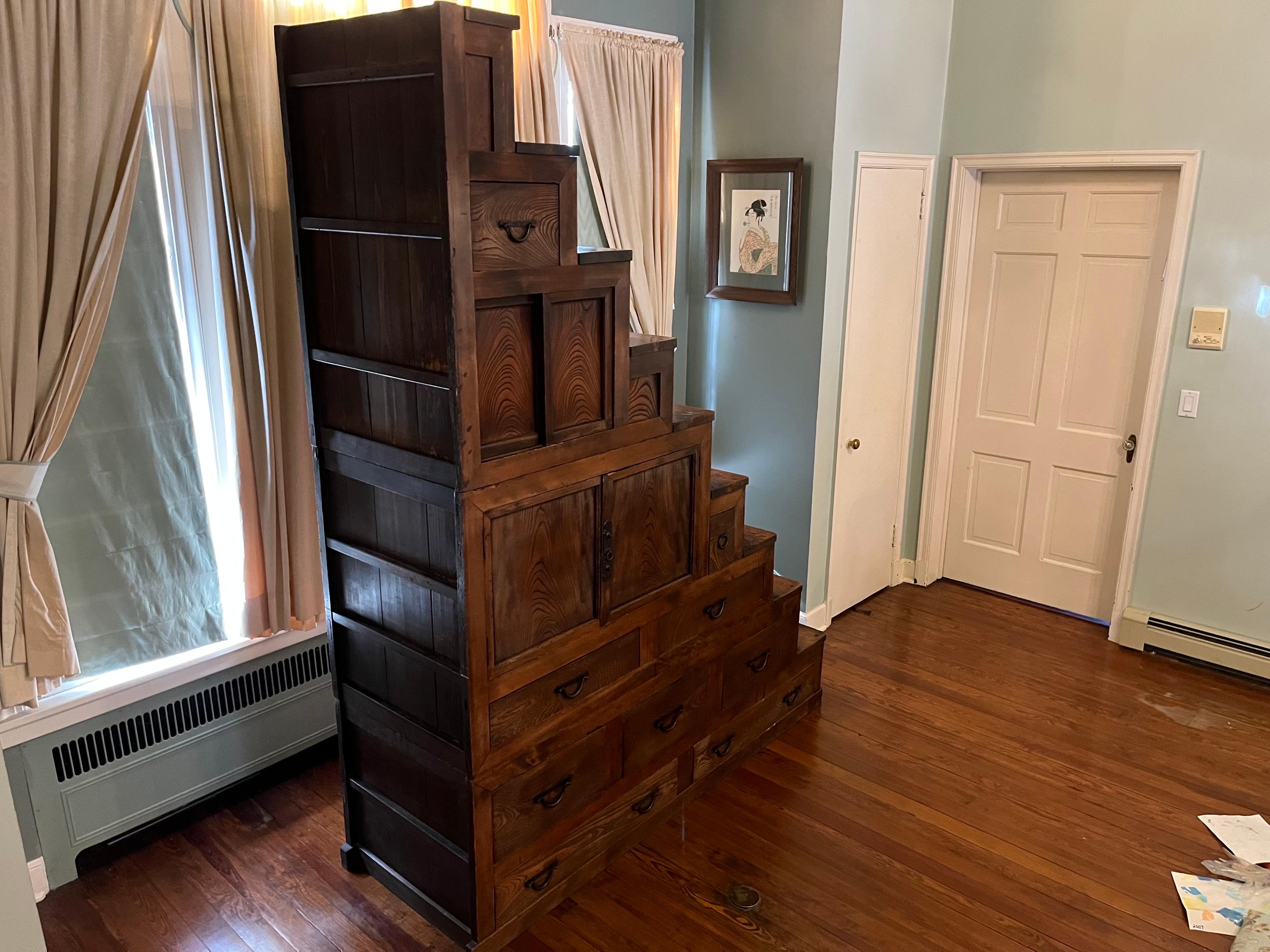 Arcón de escalera antiguo japonés Kaidan Tansu de 3 piezas Período Meiji 1870s Madera en venta