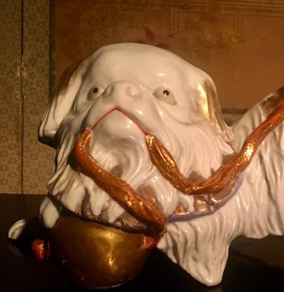 Japanese Kutani Porcelain Pekinese Dog Playing with Shinto Shrine Bell In Good Condition For Sale In New York, NY