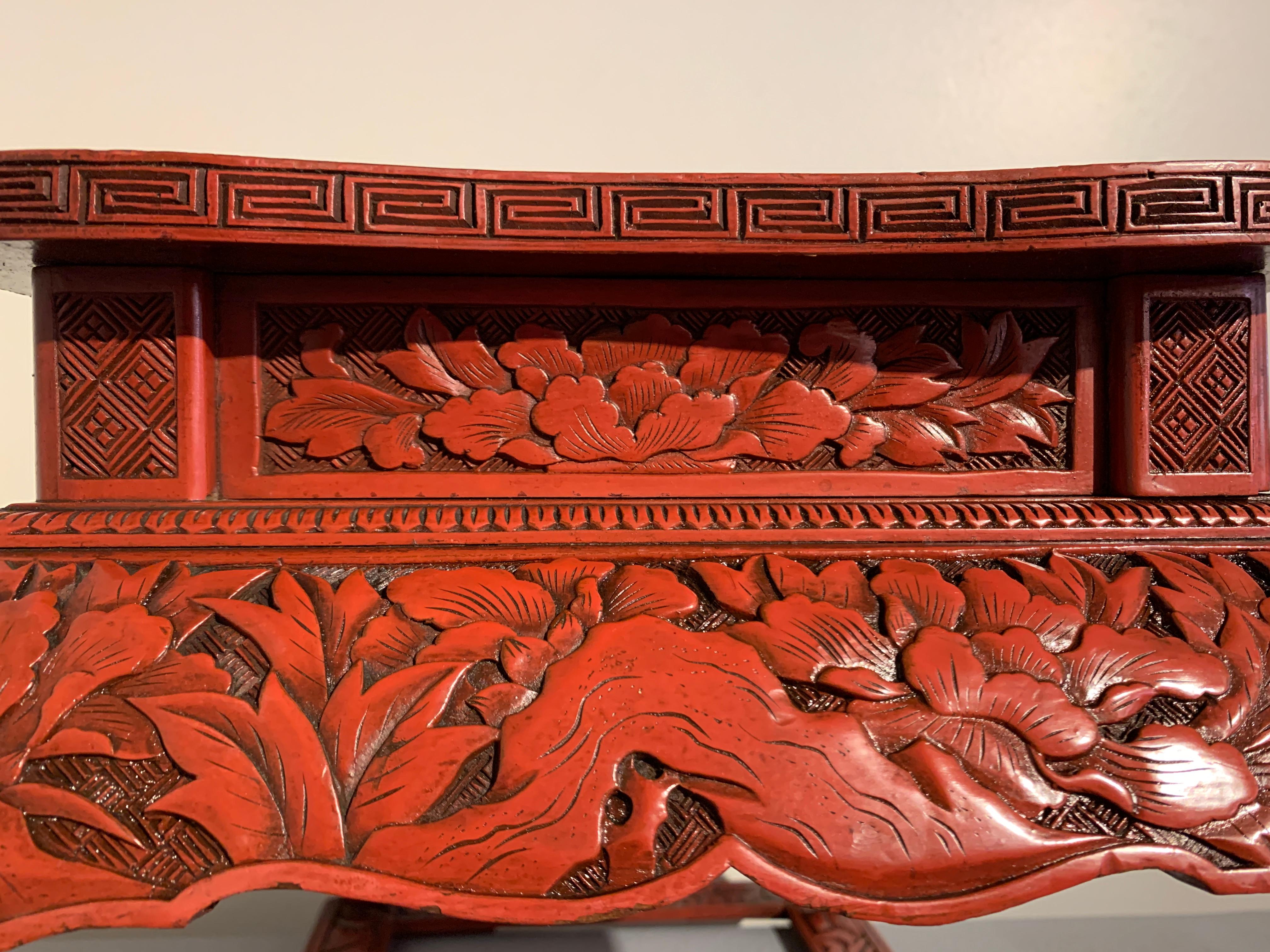 Japanese Kamakura-Bori Red Lacquer Incense Stand, Edo Period, 19th Century 10