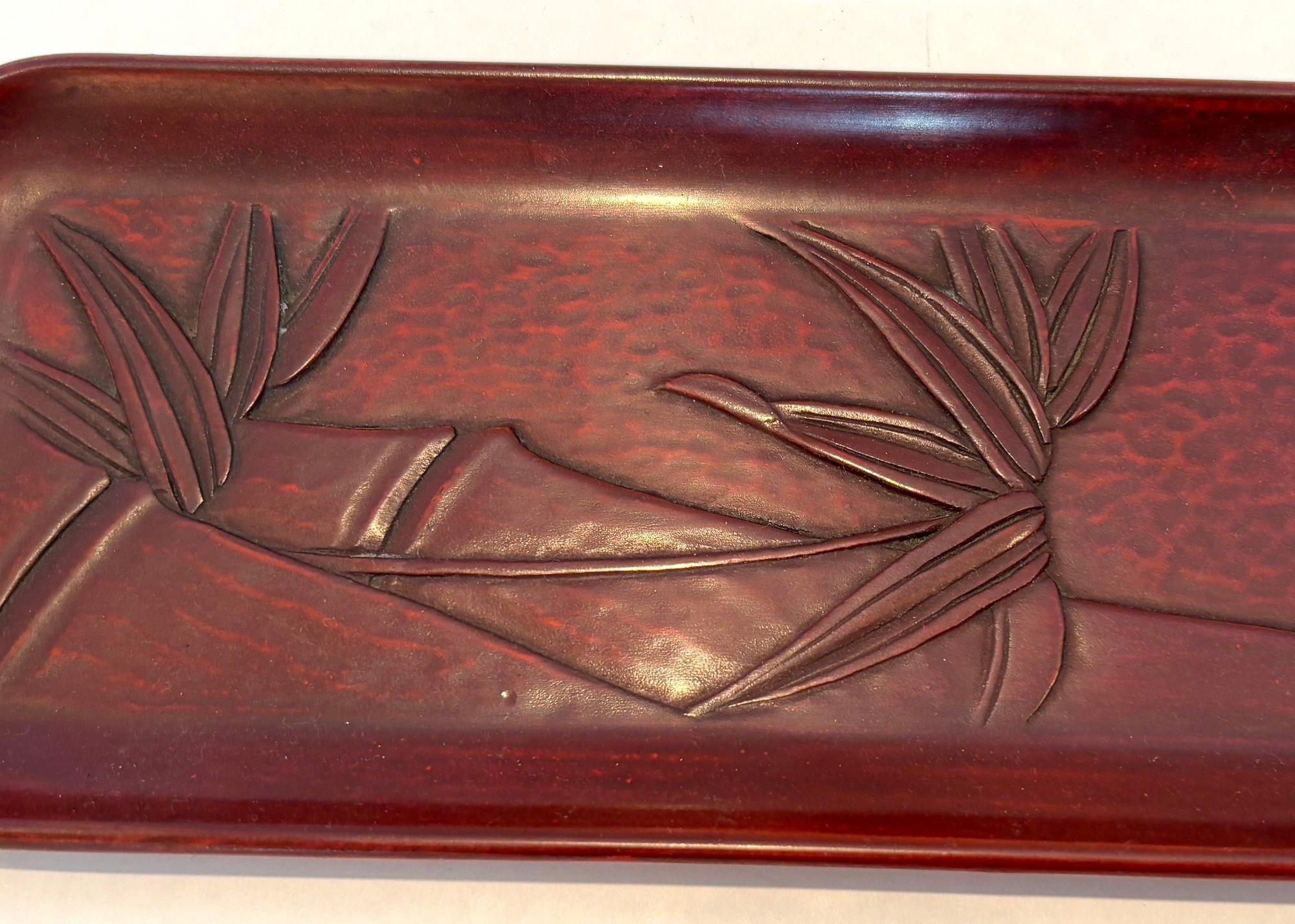 Japanese Rectangular Shape Kamakura-Bori Wood Carving Decorative Plate Bamboo Tree Signed Phyllis.
This stunning vintage Japanese serving tea tray from the 1950s is a true treasure. It’s crafted in the Kamakura Bori style, a traditional technique
