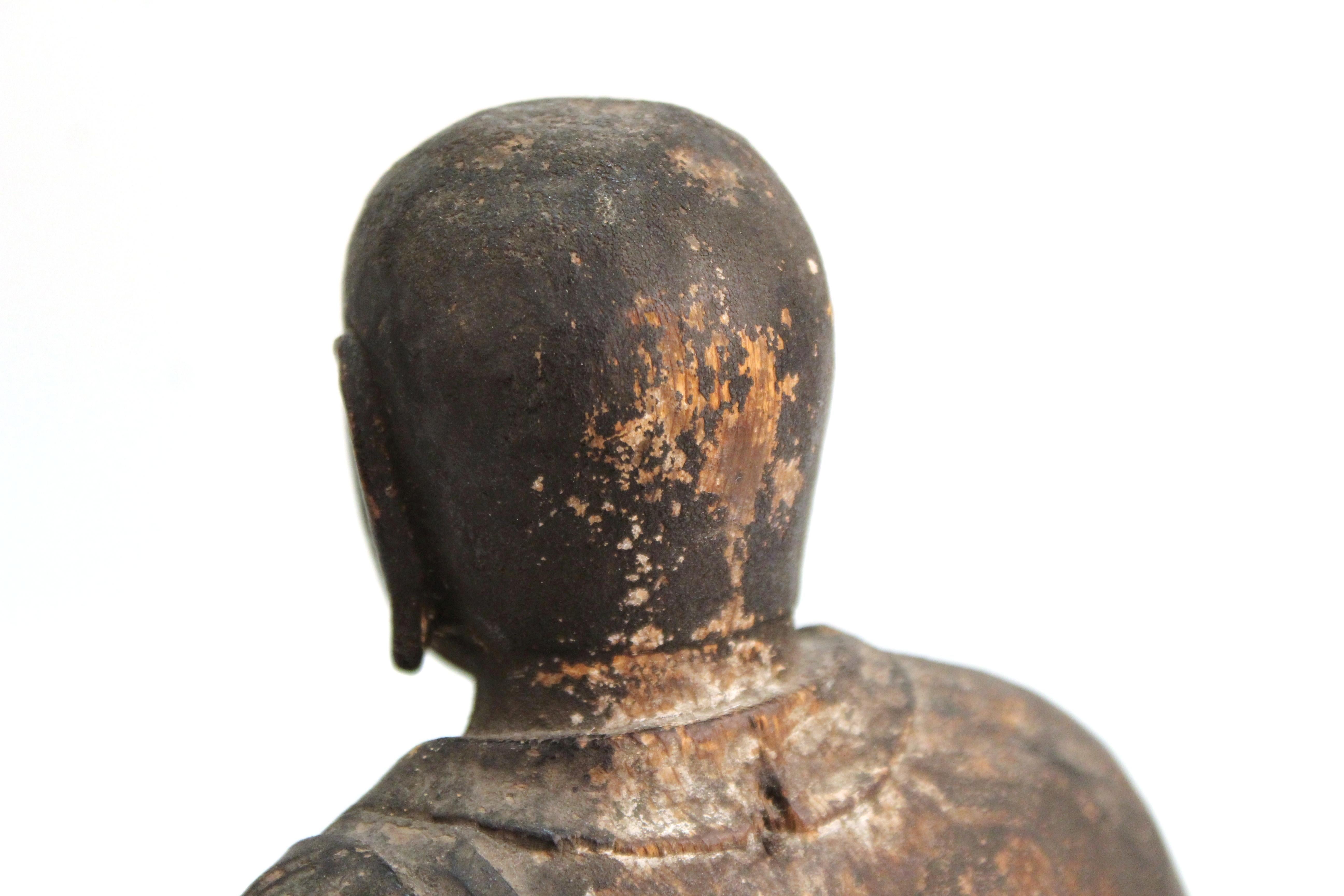Japanese Kamakura Seated Jizo Bosatsu Buddha Sculpture in Carved Wood In Good Condition In Astoria, NY