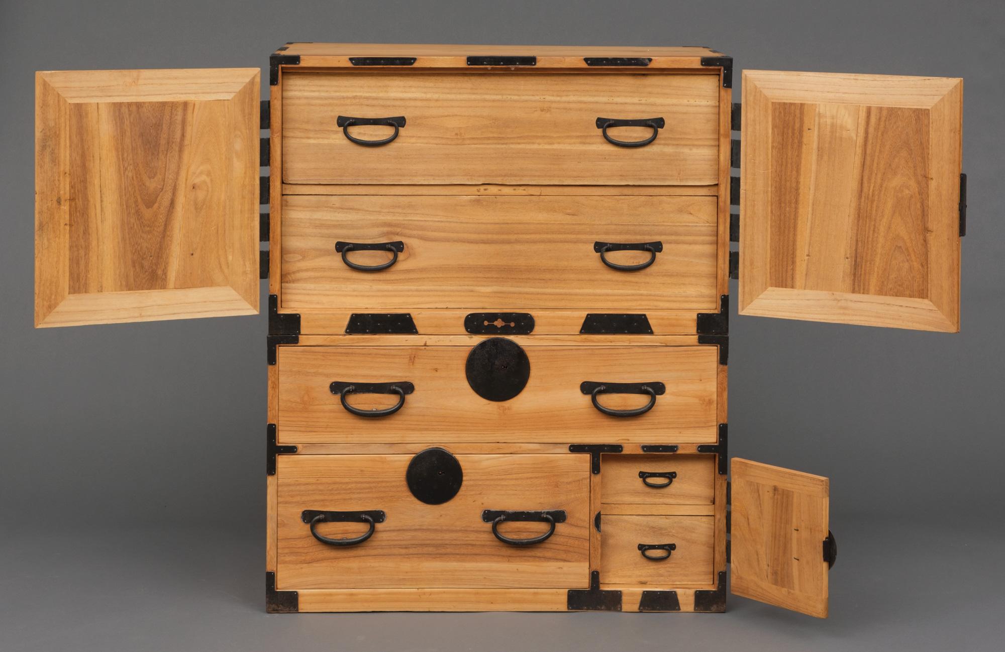 19th Century Japanese Kantô kannon’biraki ishô’dansu 衣装箪笥 (chest of drawers with doors) For Sale
