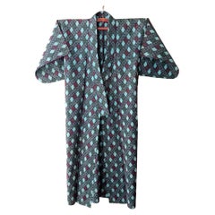 Kimono giapponese Kasuri blu navy con motivi blu e rossi