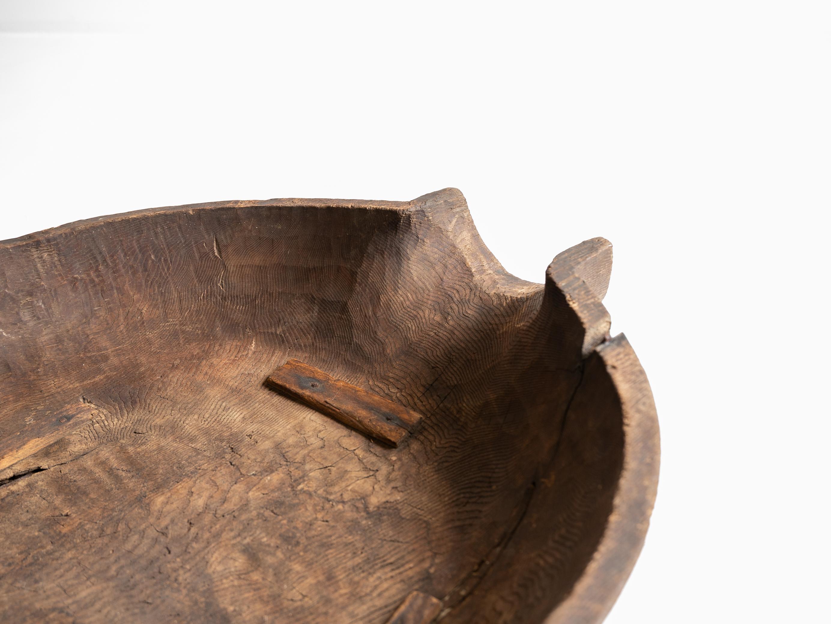 Hand-Carved Japanese Katakuch Wood bowl / Mingei Wabisabi For Sale