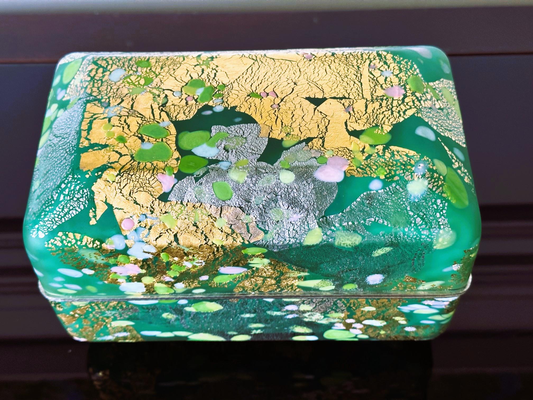 Seltene japanische Kazaribako-Glasschachtel von Hagoromo Kyohei Fujita (Ende des 20. Jahrhunderts) im Angebot