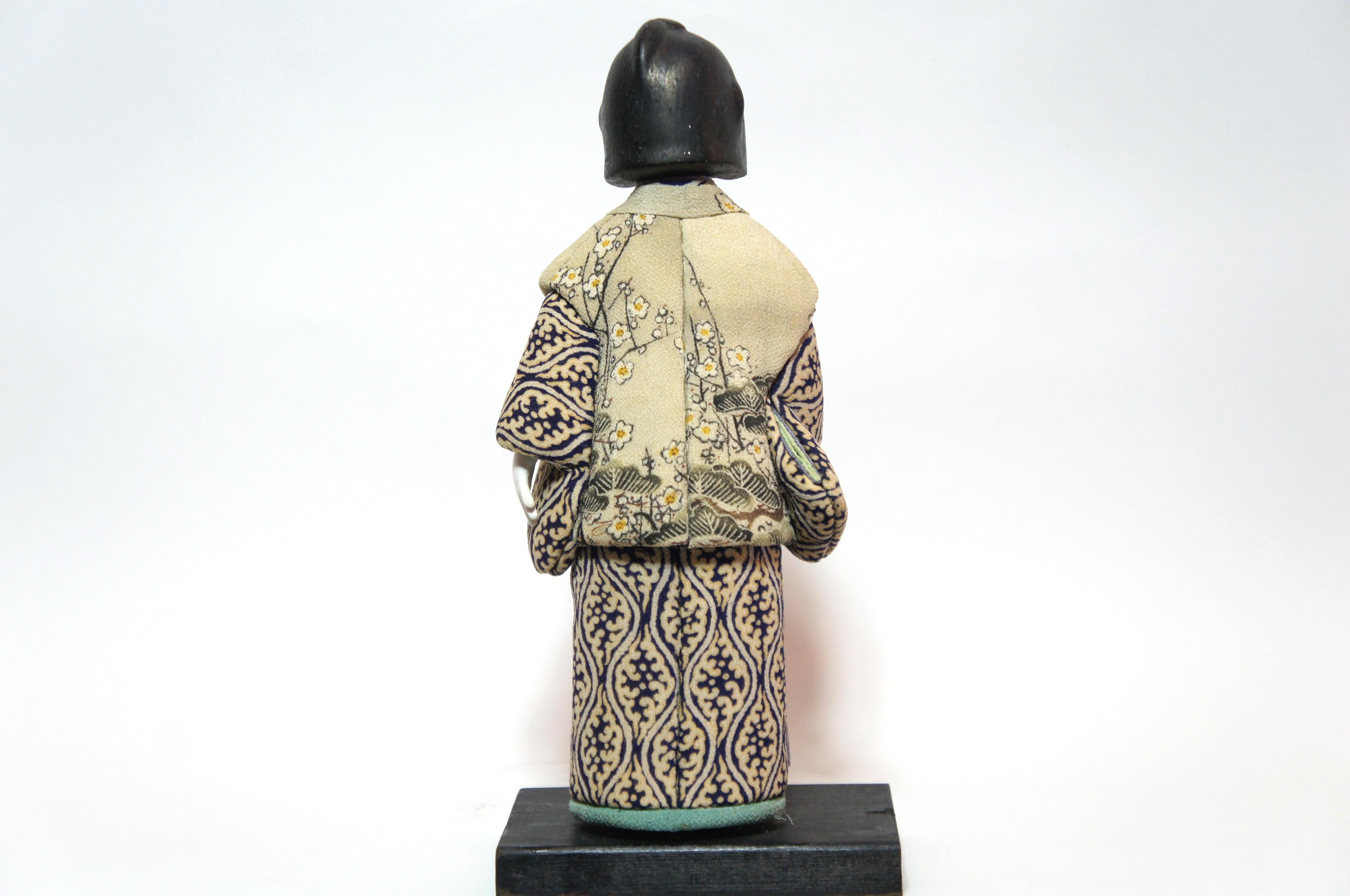Japanese Kimekomi Doll Wearing Silk Kimono, Style of Taisho Romance, 1920s In Good Condition In Paris, FR