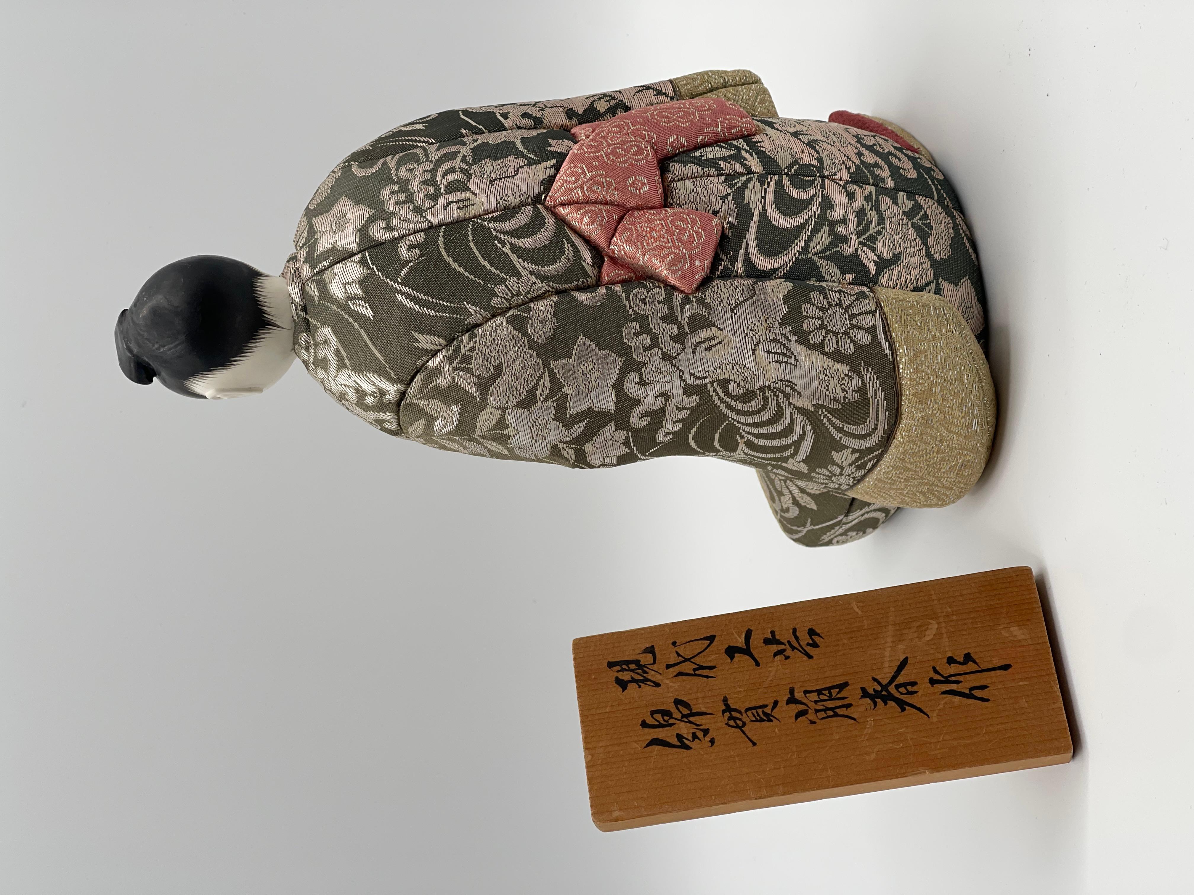 Poupée japonaise Kimikomi Ningyô de l'important artiste Jinku-ru, vers 1920 1920 Bon état - En vente à New York, NY