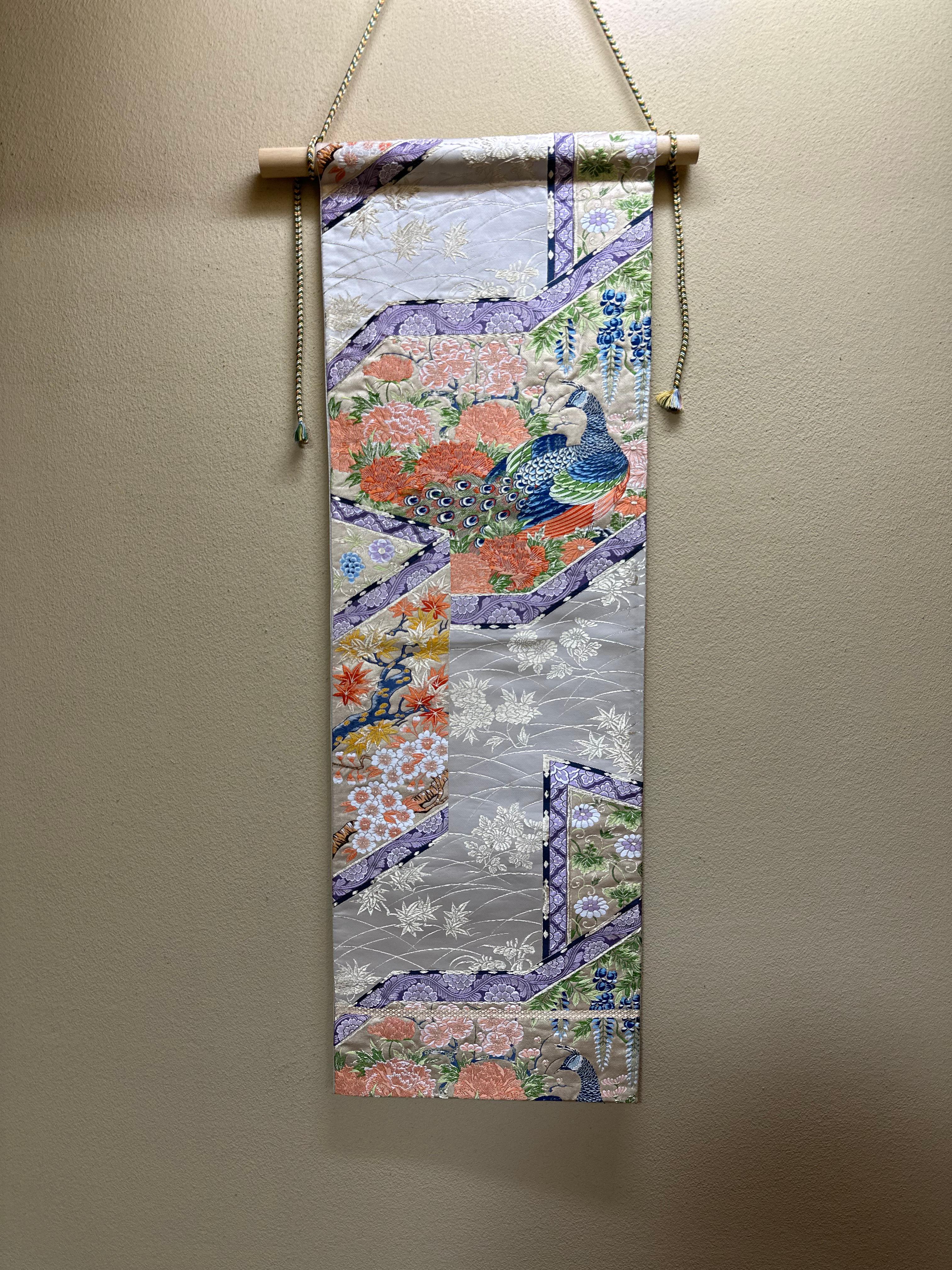 Japonais Art du kimono japonais / Tapisserie de kimono, le roi des paons en vente
