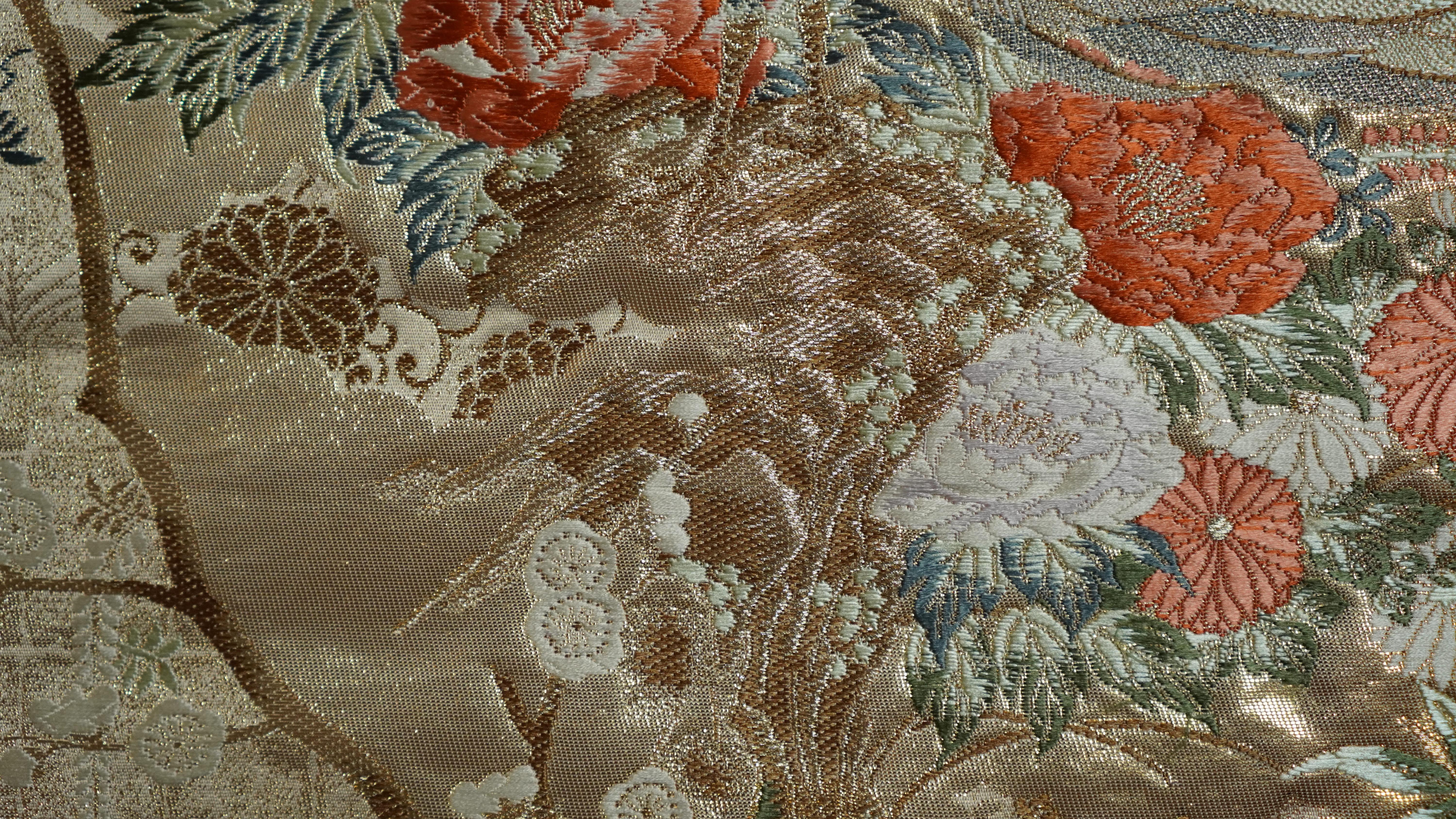 Japanischer Kimono-Kunst-/Kimono-Wandteppich, Die Königin der Pfaue im Angebot 3