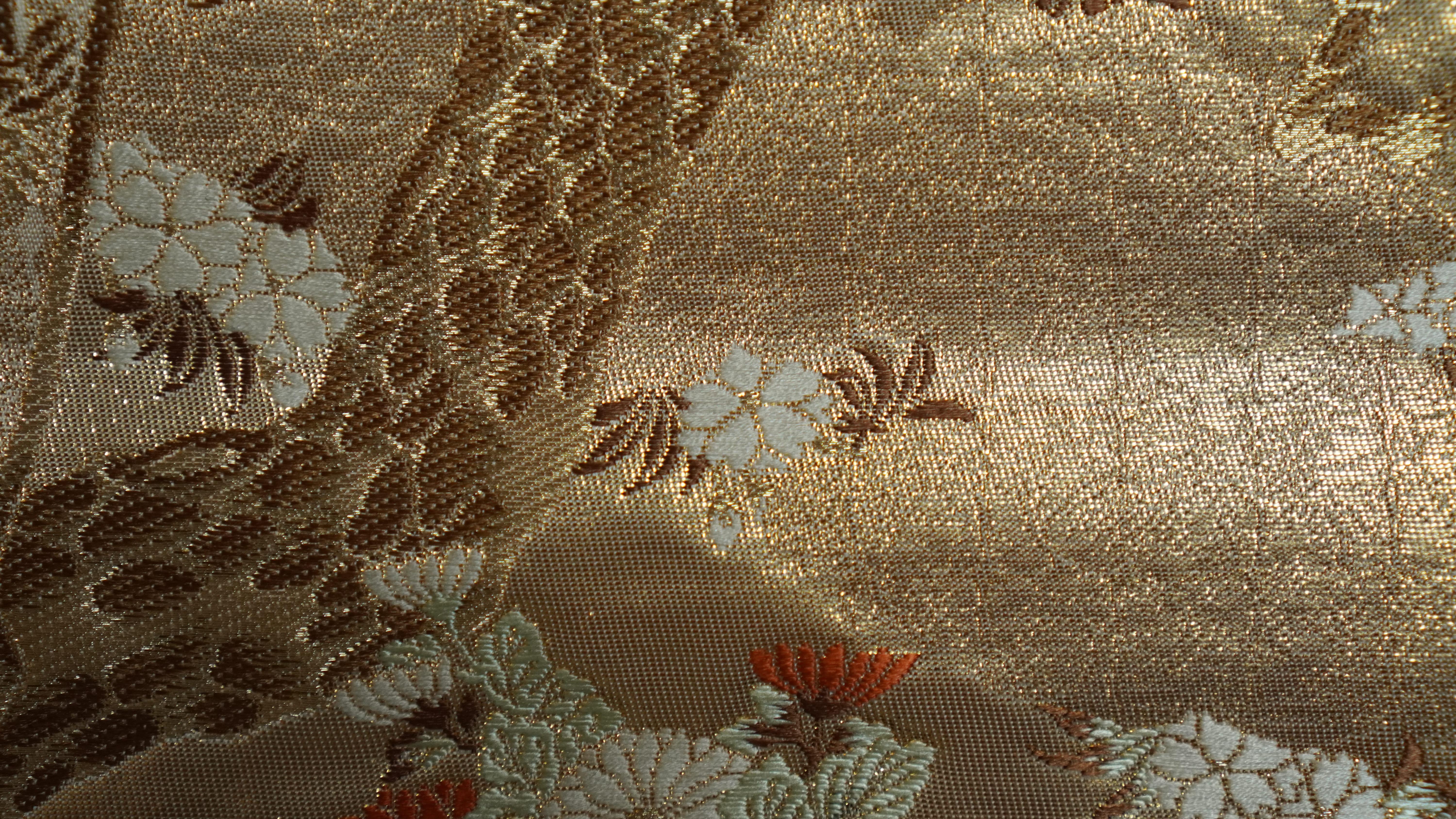 Japanischer Kimono-Kunst-/Kimono-Wandteppich, Die Königin der Pfaue im Angebot 4