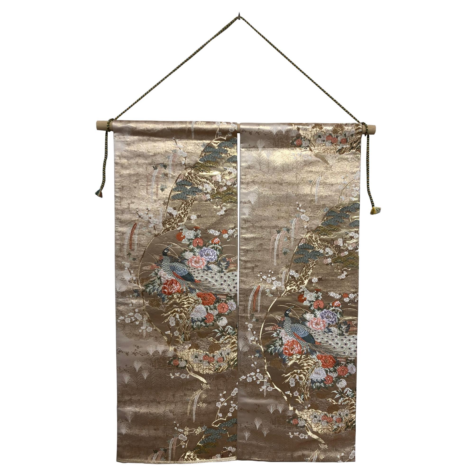 Japanische Kimono-Kunst/Wandteppich, Die Königin der Pfaue im Angebot