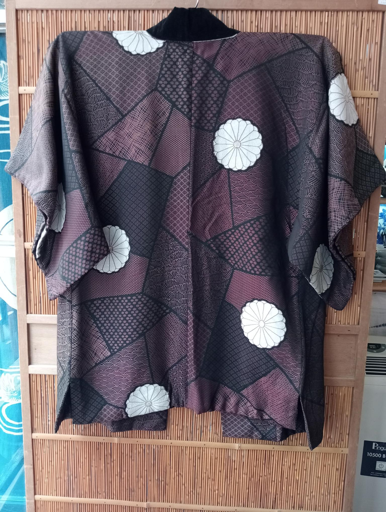 Japanischer Kimono-Mantel für Frauen mit Seidenchrysantheme 1950er Jahre (Showa) im Angebot