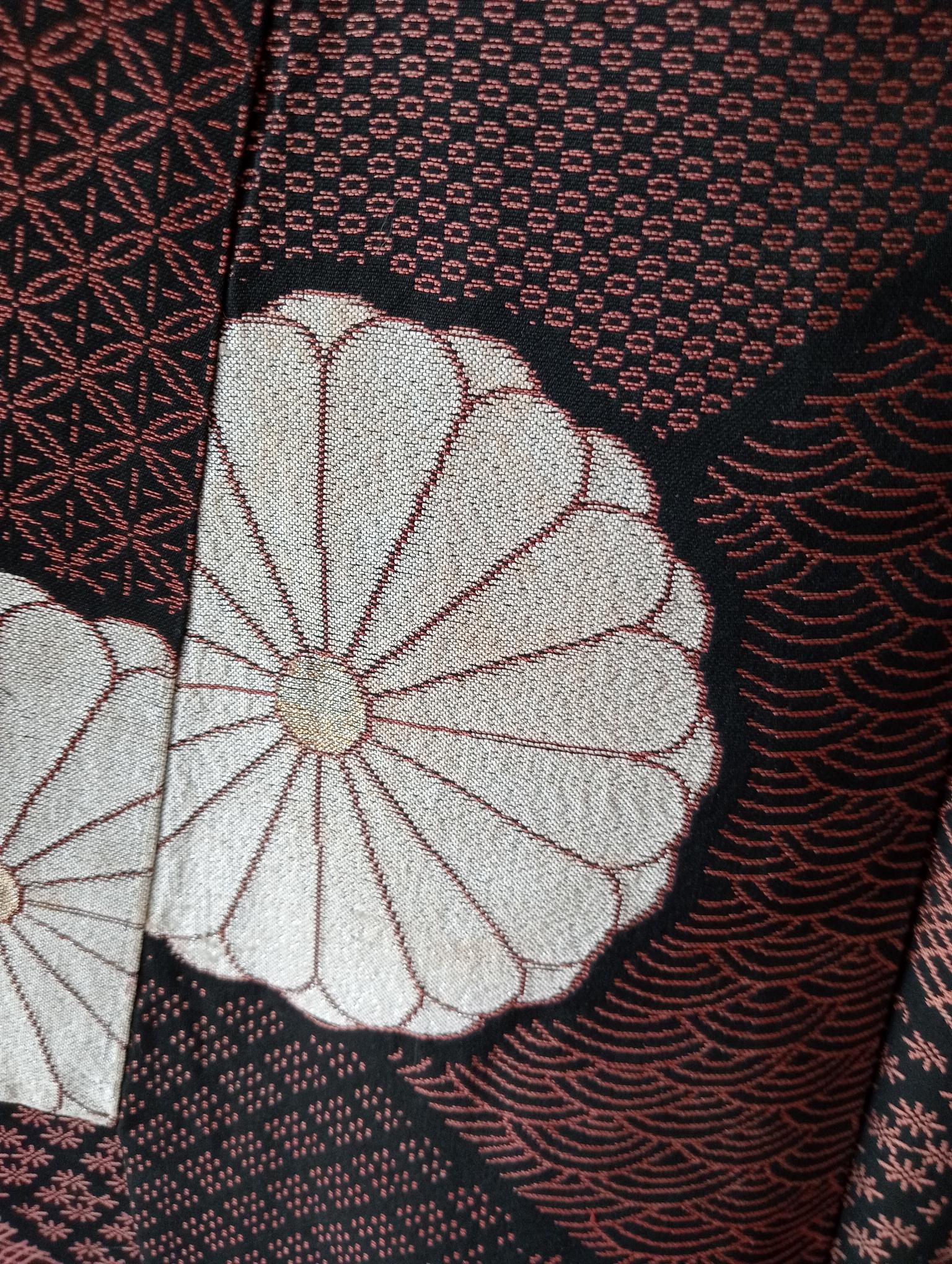 Japanischer Kimono-Mantel für Frauen mit Seidenchrysantheme 1950er Jahre im Angebot 2