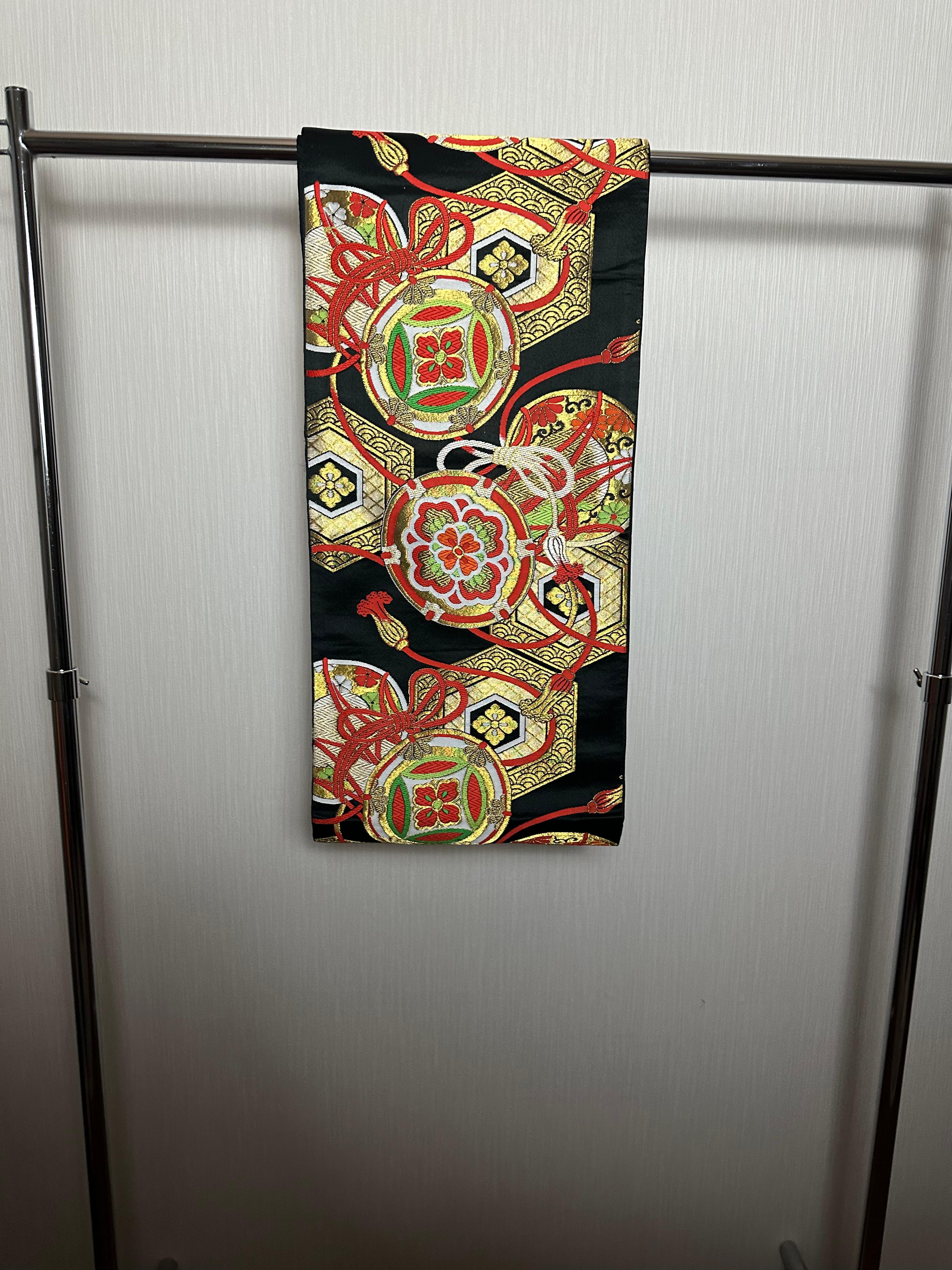 Japanese Vintage Kimono Obi by Kimono-Couture

Dimensions: 417×31cm
Conditions: Very Good Condition
Shipping Method: DHL

The Japanese kimono obi is a traditional Japanese craft that is produced through countless processes.
Kimono obis are filled