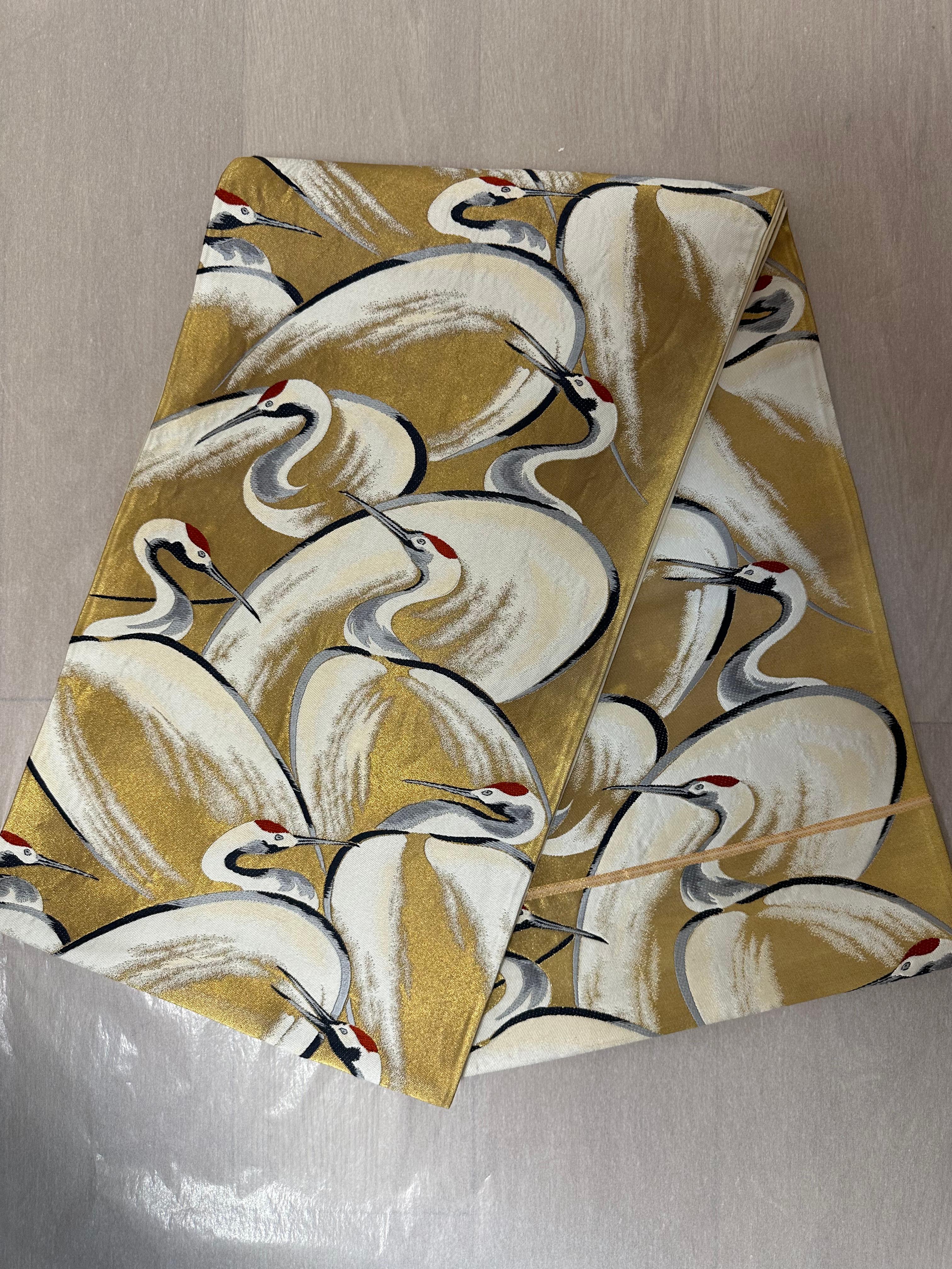 Japanese Vintage Kimono Obi, selected by Kimono-Couture

Dimensions: 413×30.5cm
Conditions:Good Condition

The Japanese kimono obi is a traditional Japanese craft that is produced through countless processes.
Kimono obis are filled with the delicate