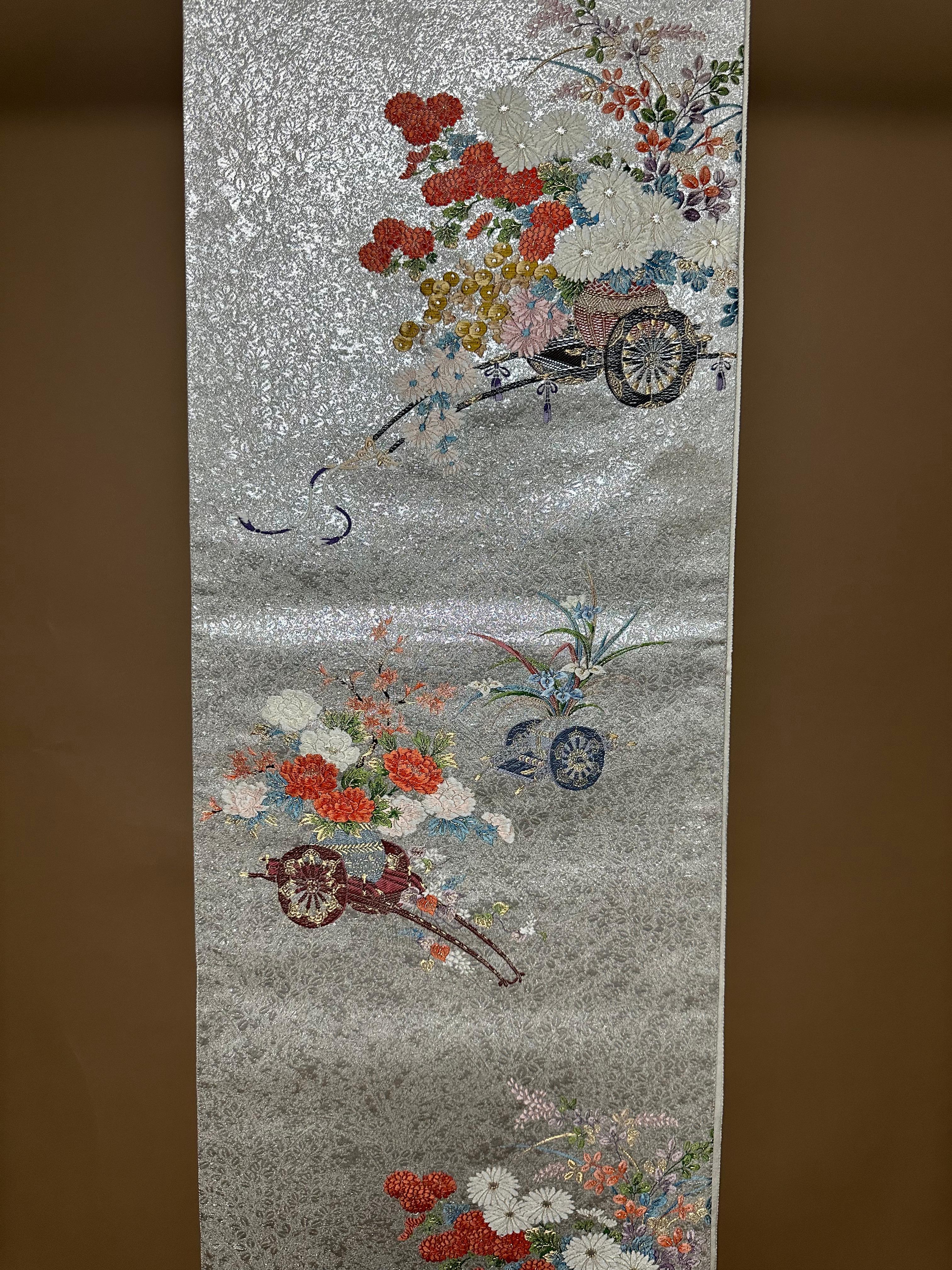 Japanischer Kimono Obi, „Serenity of Silver World“, Seidentextil (Bestickt) im Angebot