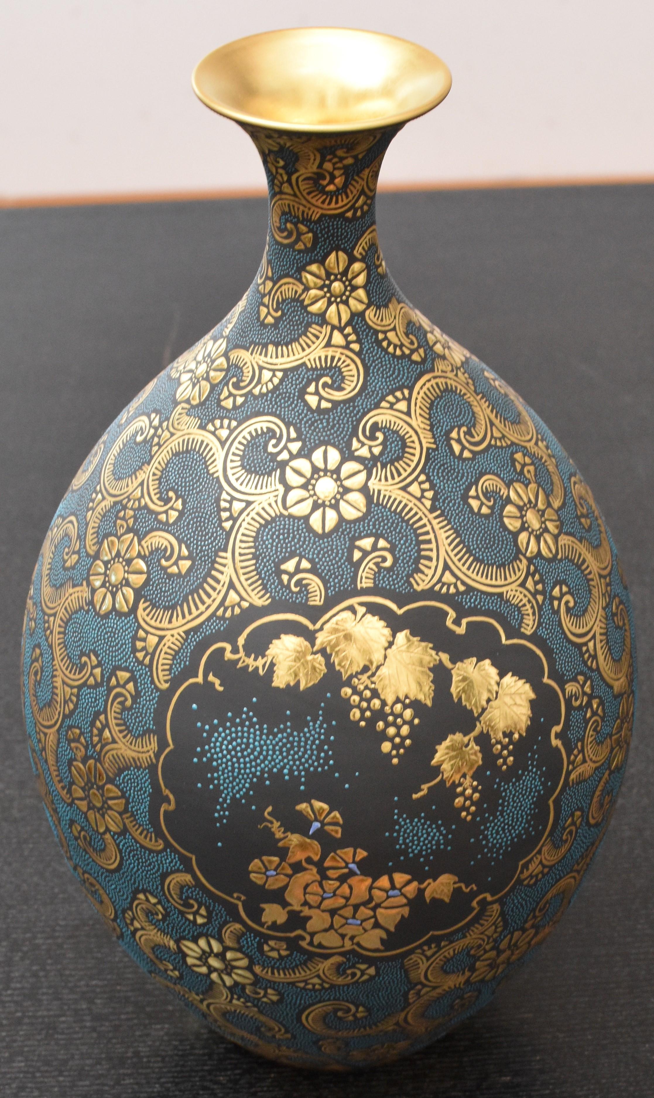 kutani blue vase