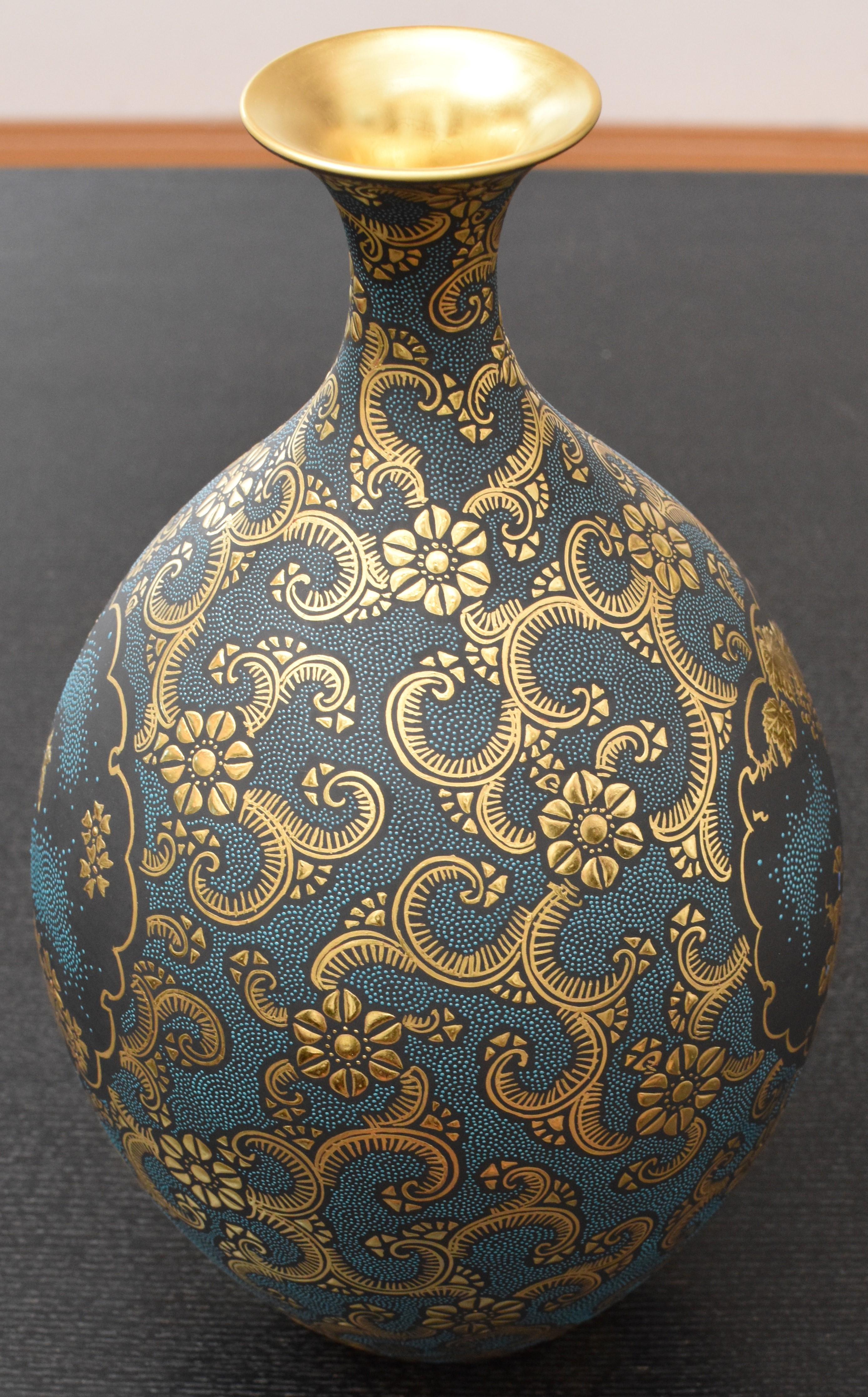 blue kutani vase