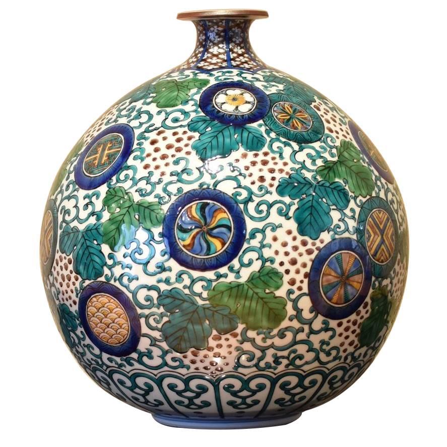 Japanese Kutani Decorative Porcelain Vase by Master Artist