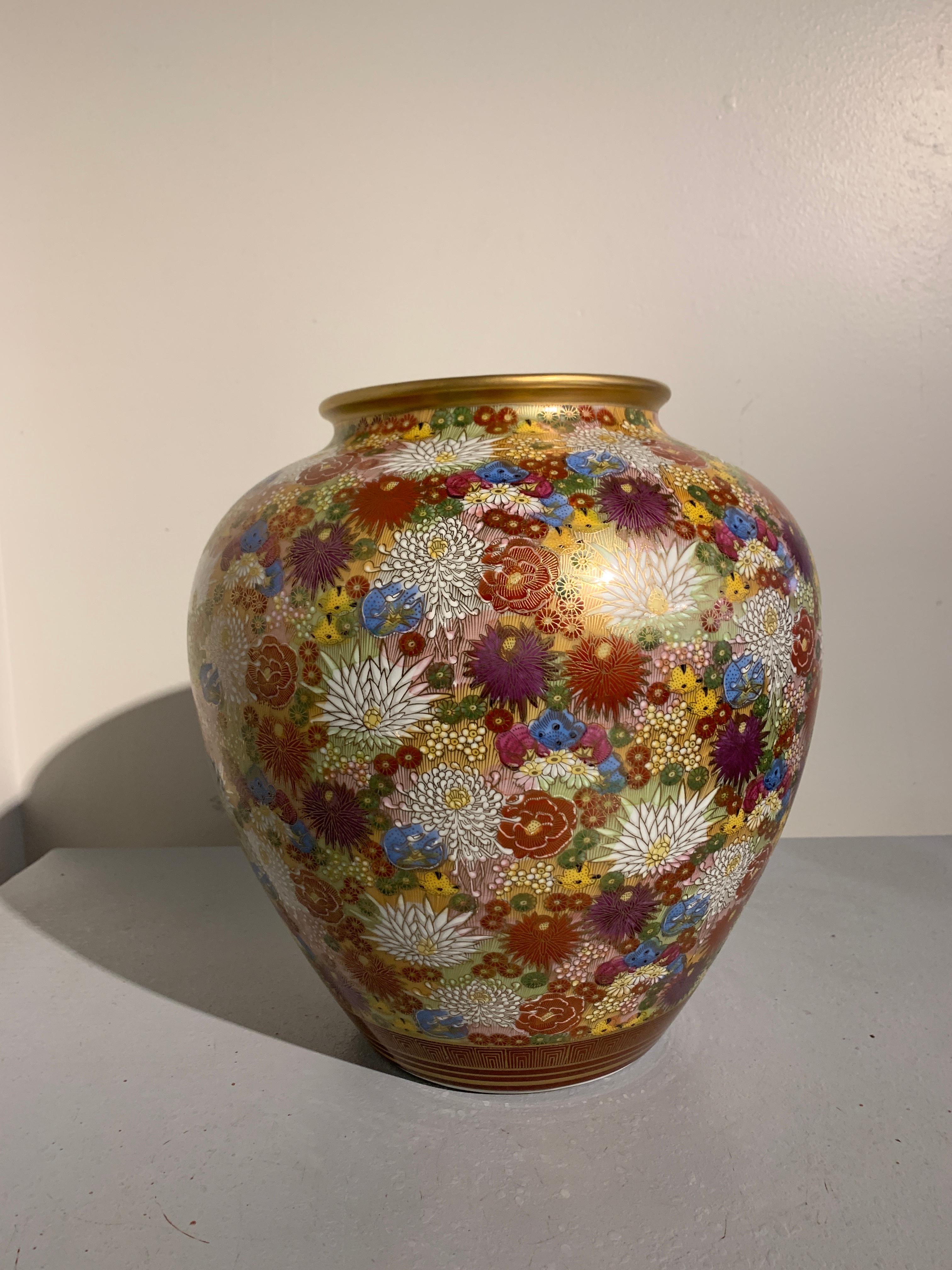 A fine and large Japanese Kutani millefleurs vase, signed Shozan, Showa Era, mid-late 20th century.

The vase of globular form, with a short neck and wide, everted mouth. The body meticulously and exuberantly painted with a millefleurs (thousand