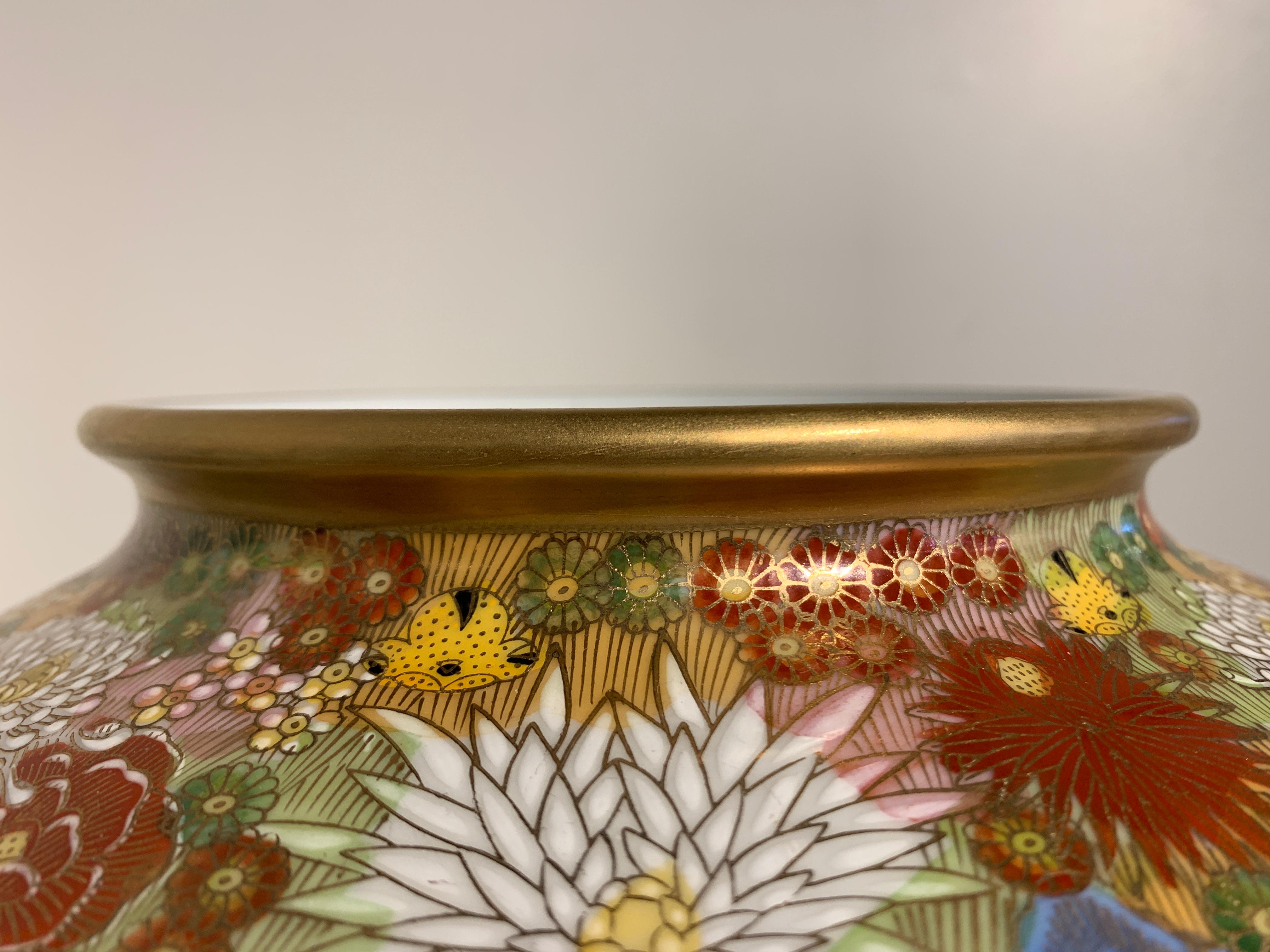 Japanese Kutani Large Millefleurs Vase by Shozan, Mid-20th Century In Good Condition In Austin, TX