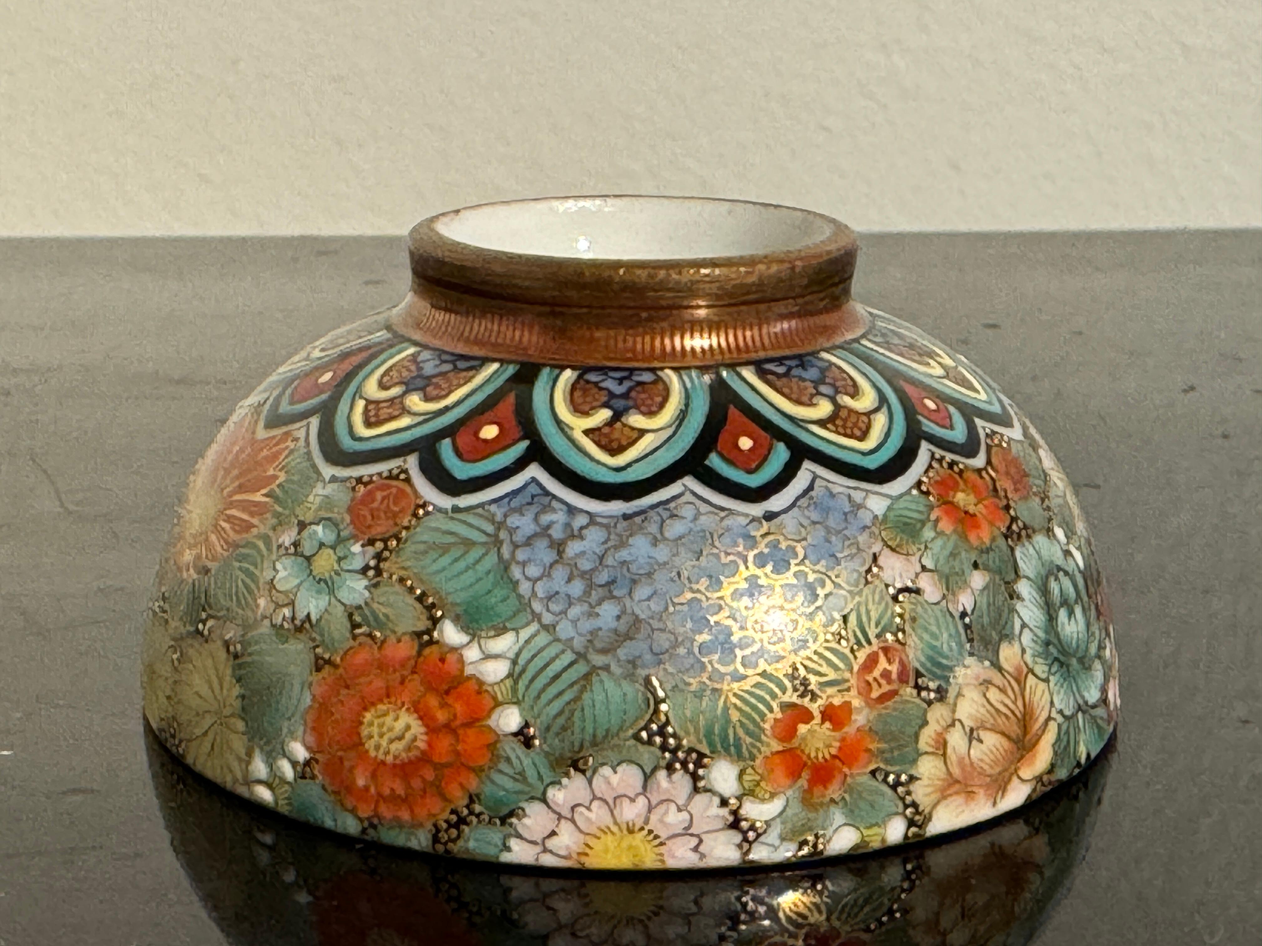 Japanese Kutani Millefleurs Sake Cup, Taisho Period, circa 1920, Japan 2