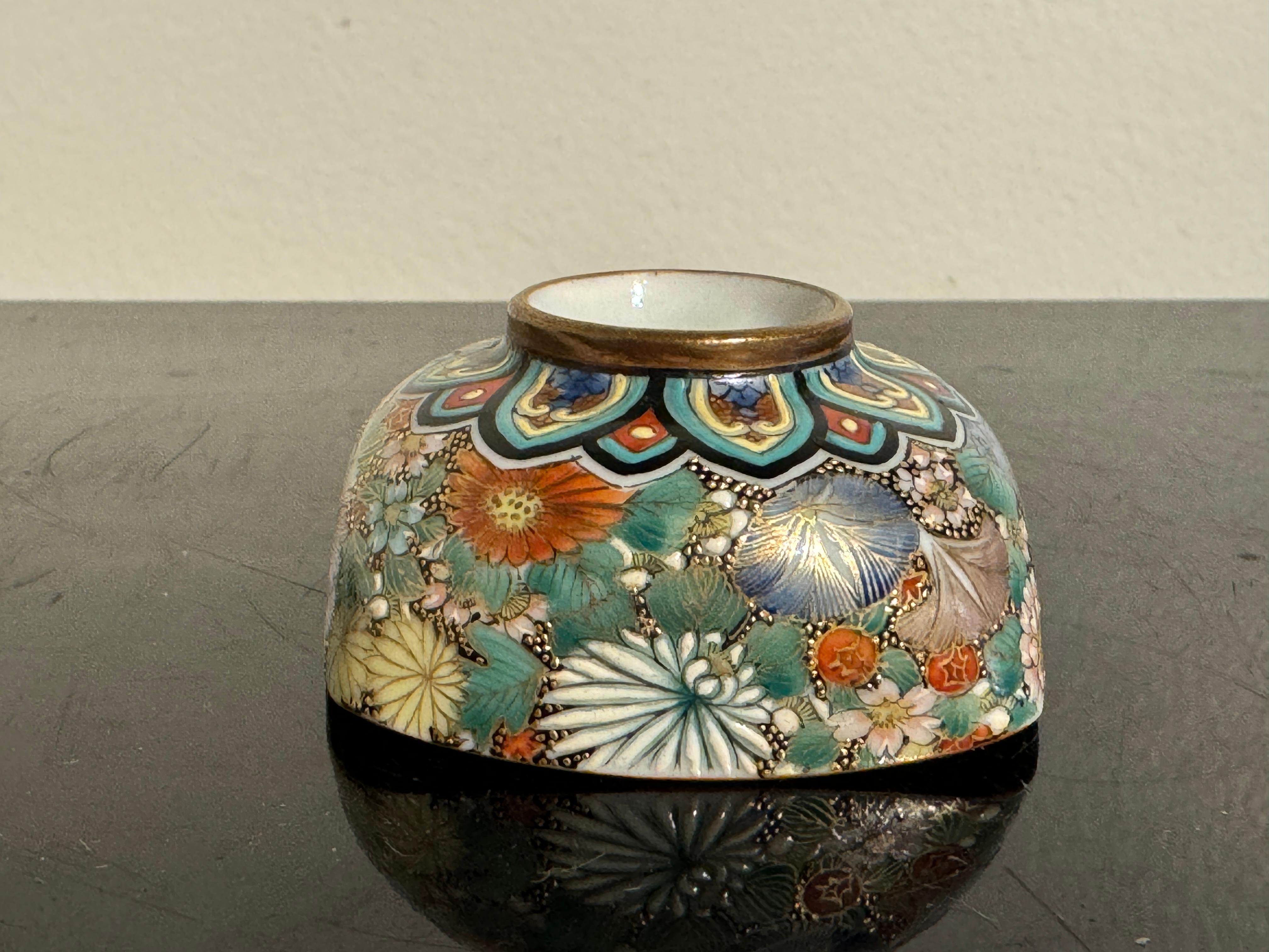 Japanese Kutani Millefleurs Square Sake Cup, Taisho Period, circa 1920, Japan 4