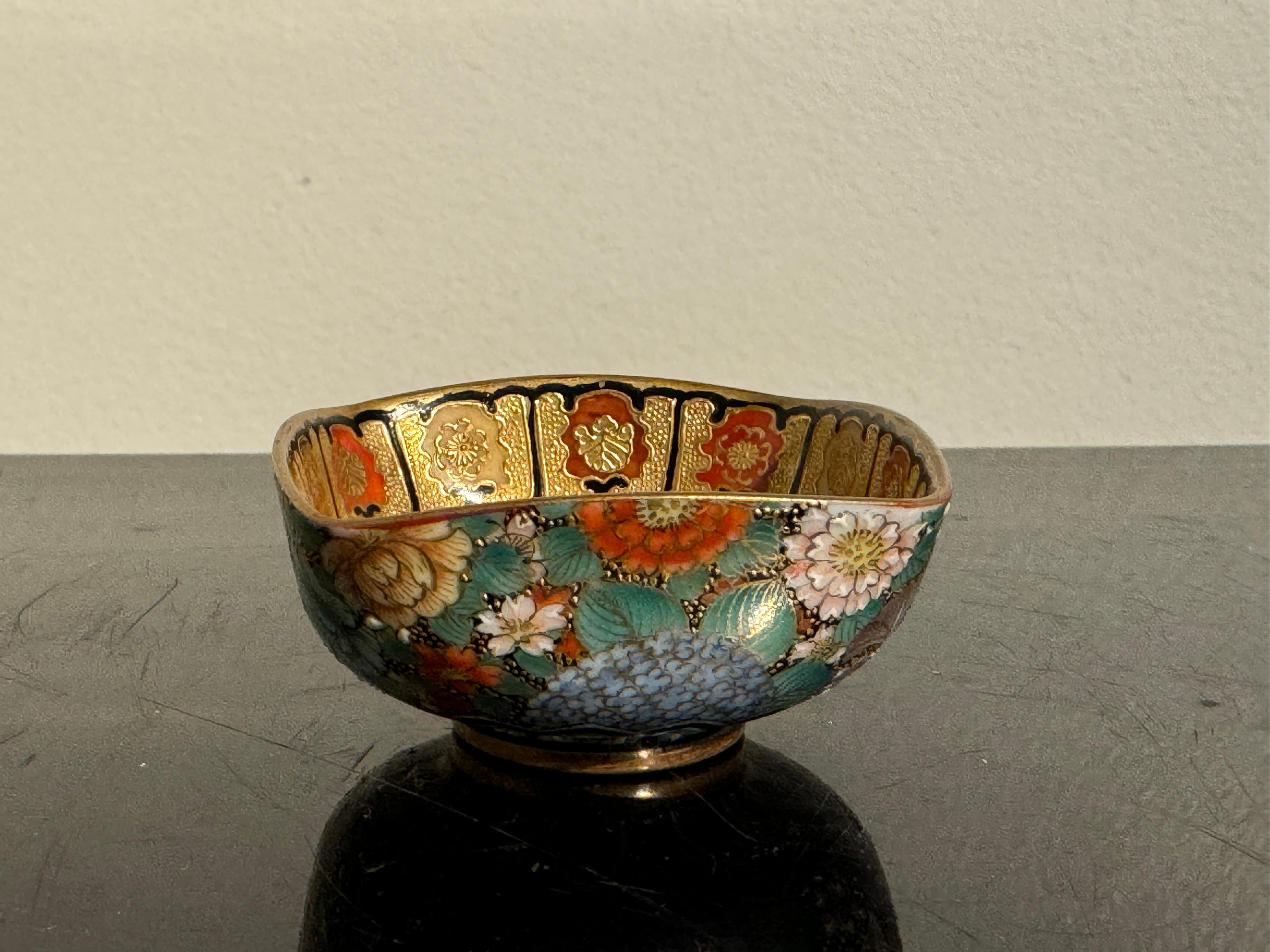 Japanese Kutani Millefleurs Square Sake Cup, Taisho Period, circa 1920, Japan In Good Condition In Austin, TX