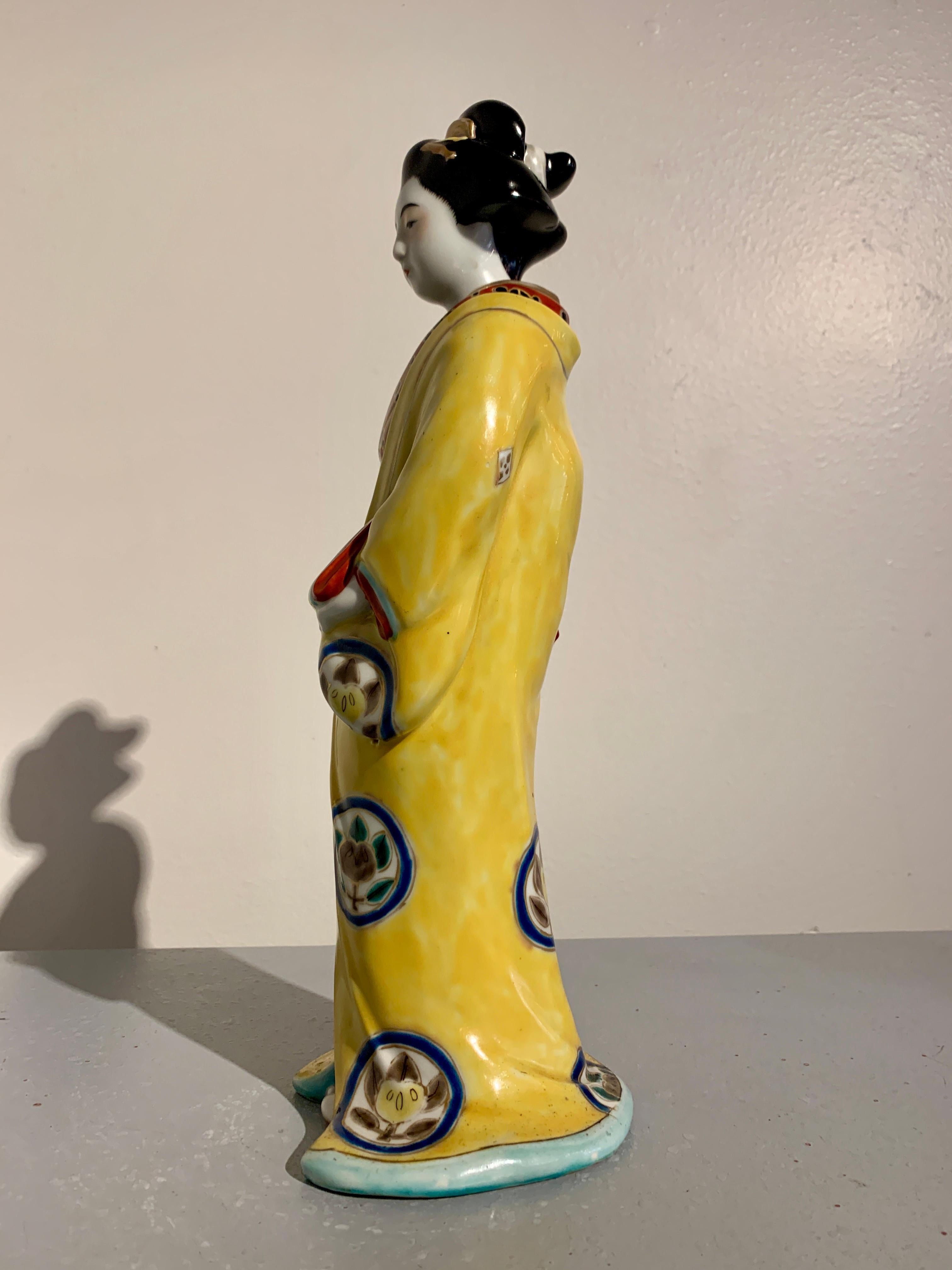 Japanische japanische Kutani-Porzellan Schönheit, Bijin oder Geisha, Showa-Ära, 1930er Jahre, Japan (Emailliert) im Angebot