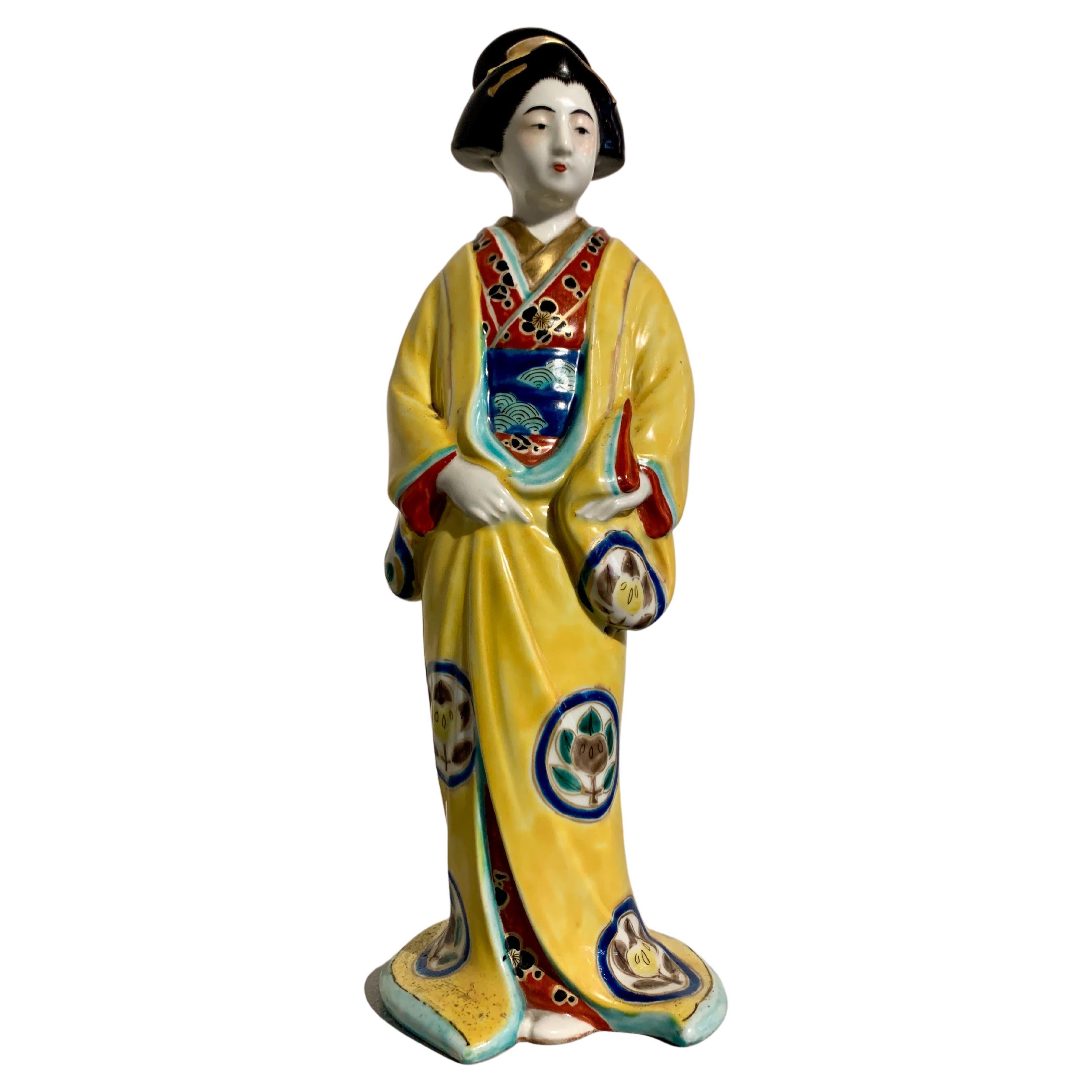 La beauté japonaise de la porcelaine Kutani, Bijin, ou Geisha, époque Showa, années 1930, Japon en vente