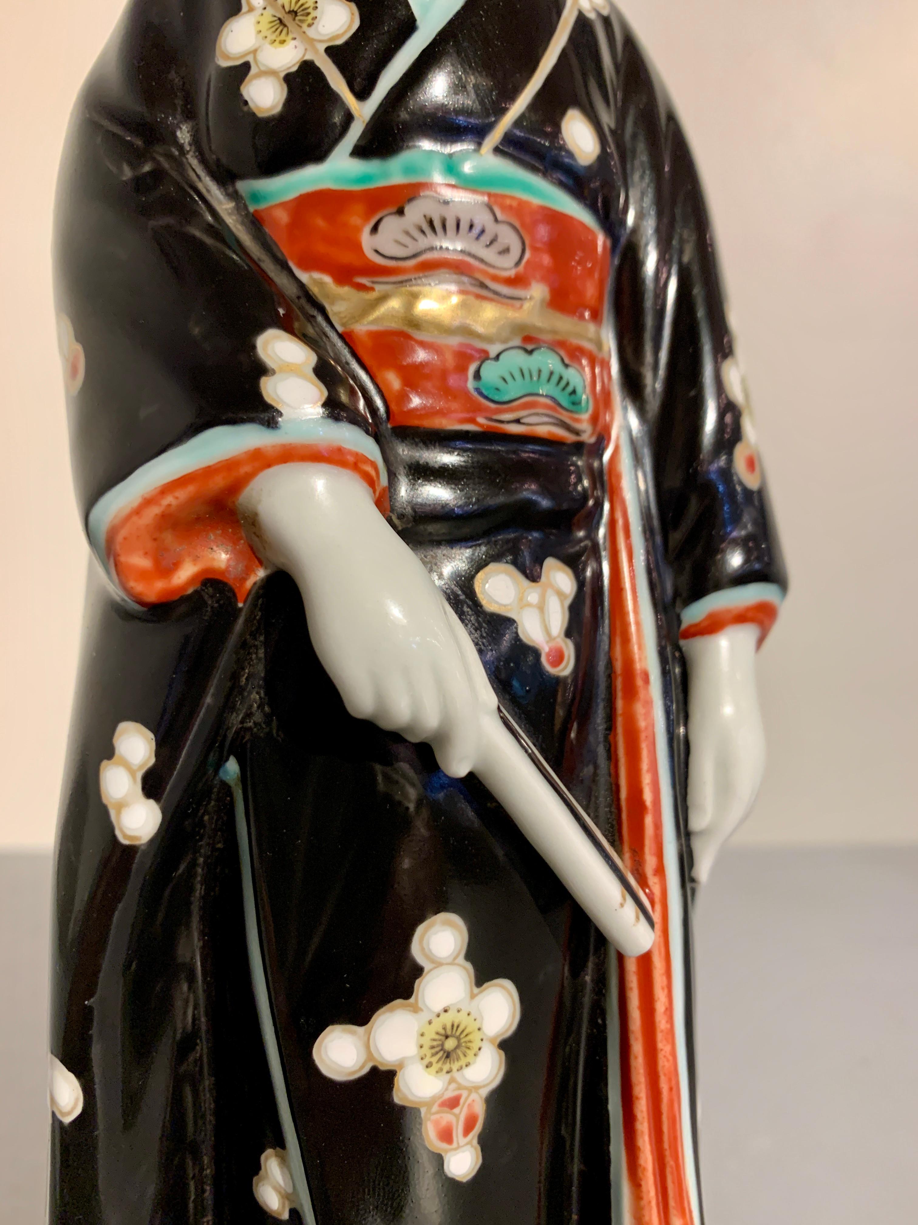 Japanische japanische Kutani-Porzellanfigur einer Bijin oder Geisha, Showa-Ära, 1930er Jahre, Japan im Angebot 4