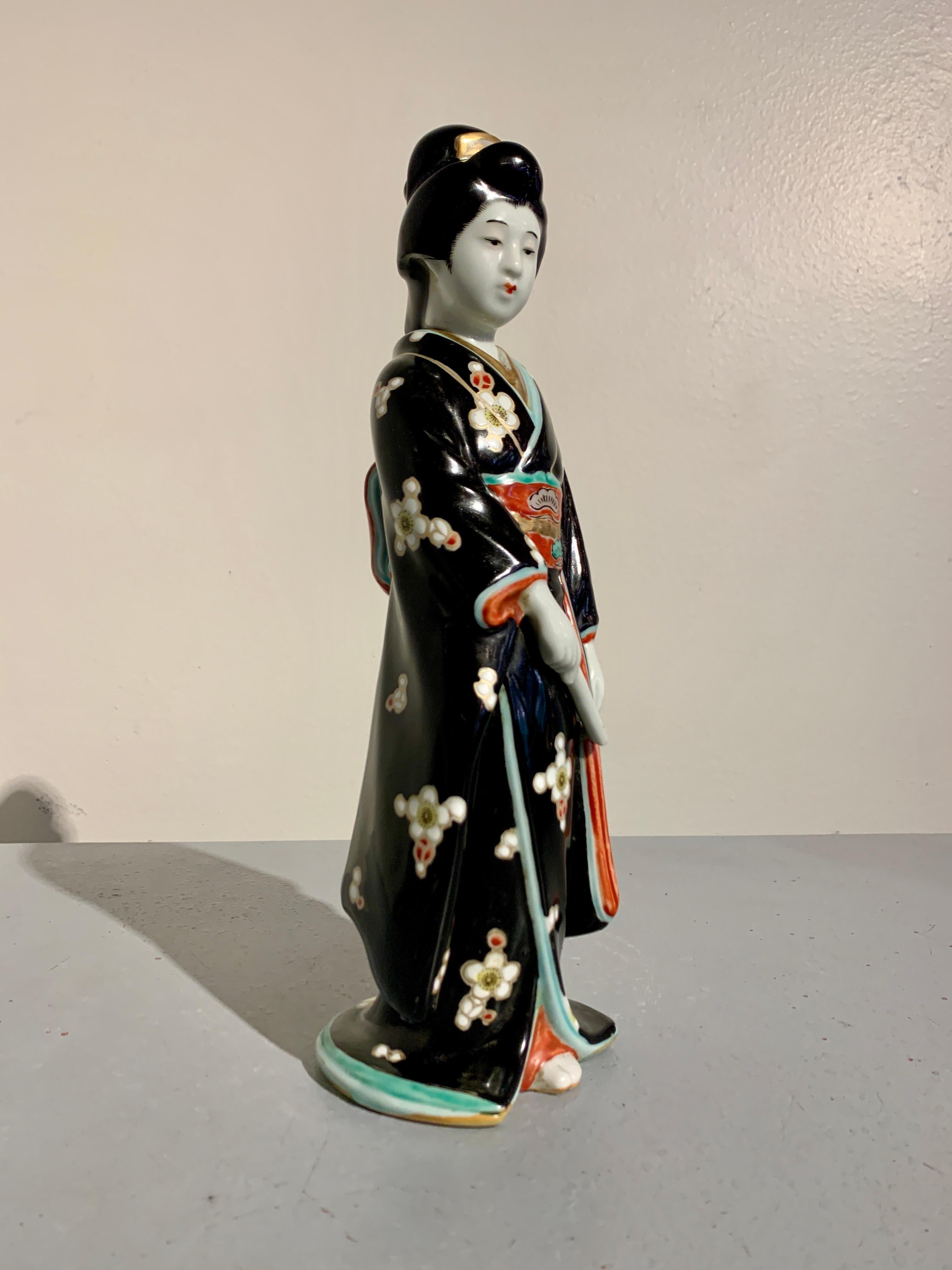 Japanese Kutani Porcelain Figure of a Bijin or Geisha, Showa Era, 1930's, Japan In Good Condition For Sale In Austin, TX
