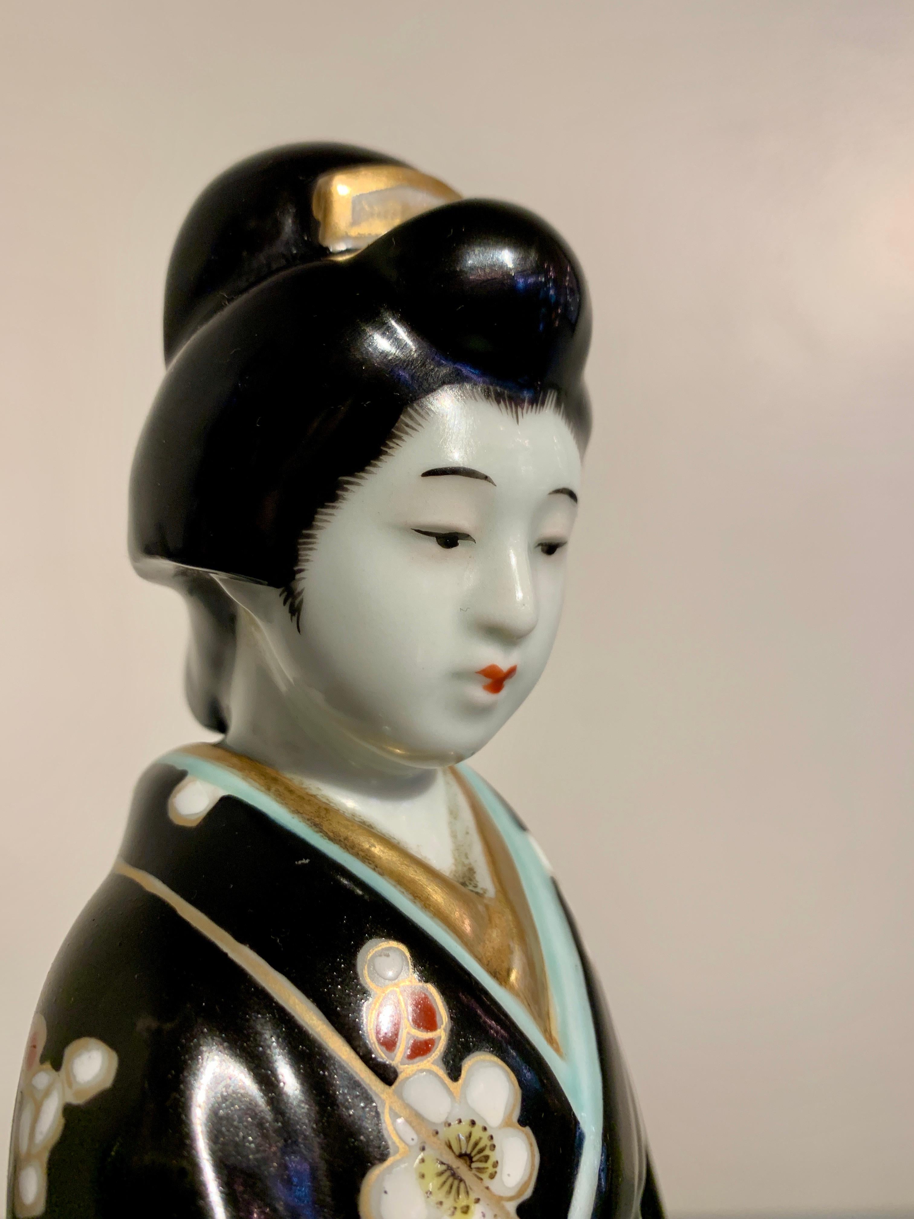 Porcelaine Figure d'un Bijin ou de Geisha en porcelaine japonaise Kutani, époque Showa, années 1930, Japon en vente