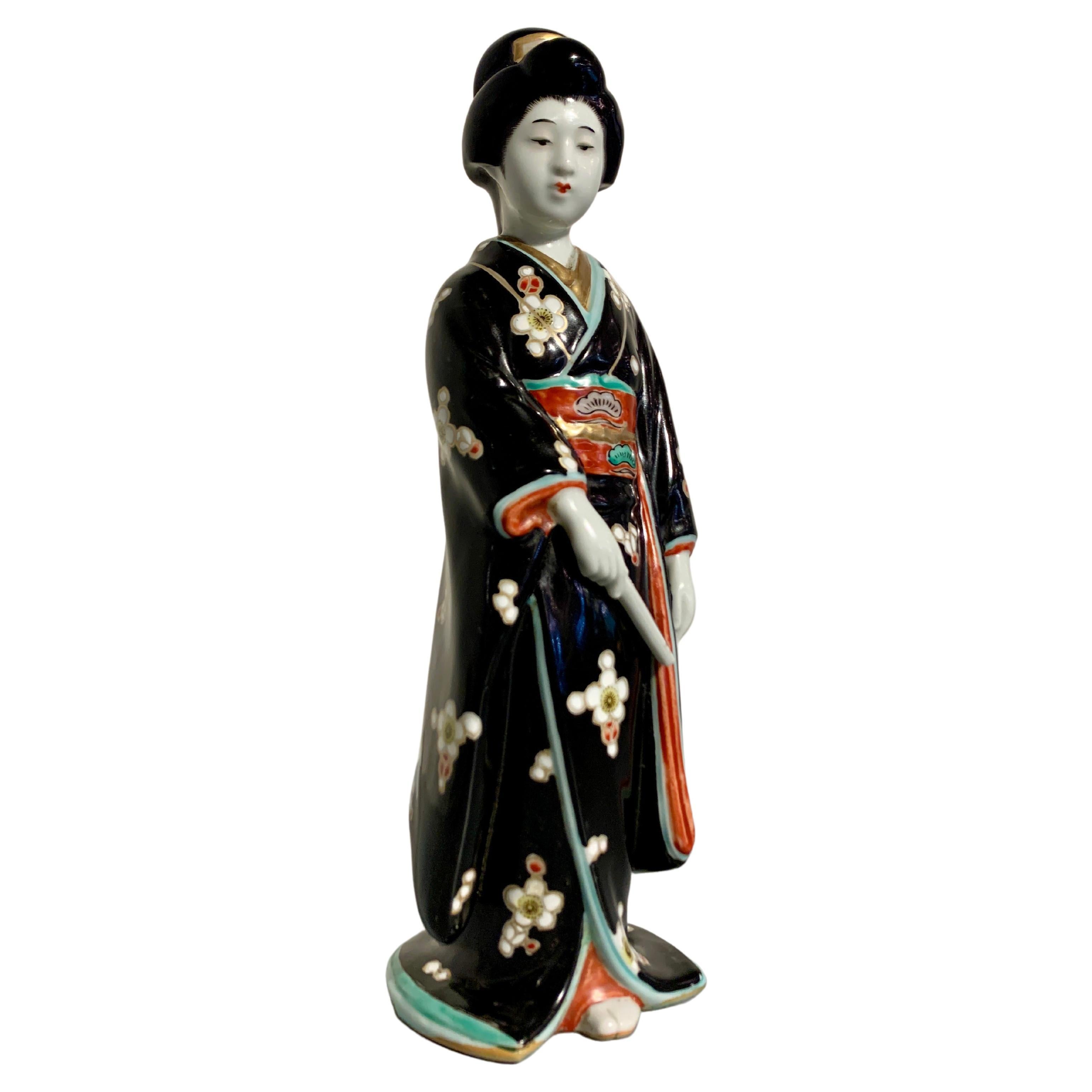 Japanese Kutani Porcelain Figure of a Bijin or Geisha, Showa Era, 1930's, Japan For Sale