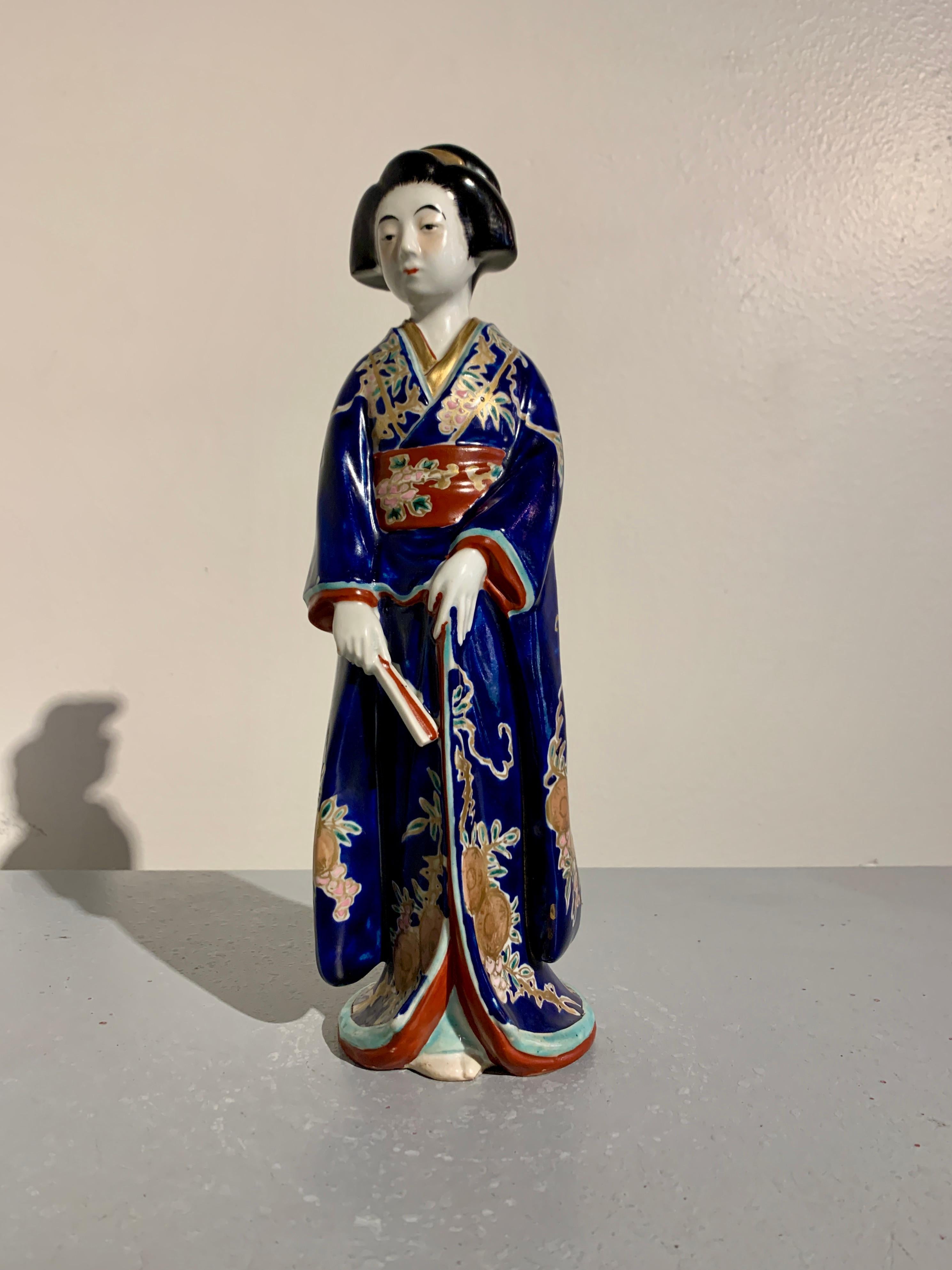 Figure d'un Geisha ou Bijin en porcelaine japonaise Kutani, époque Showa, années 1930, Japon en vente 5