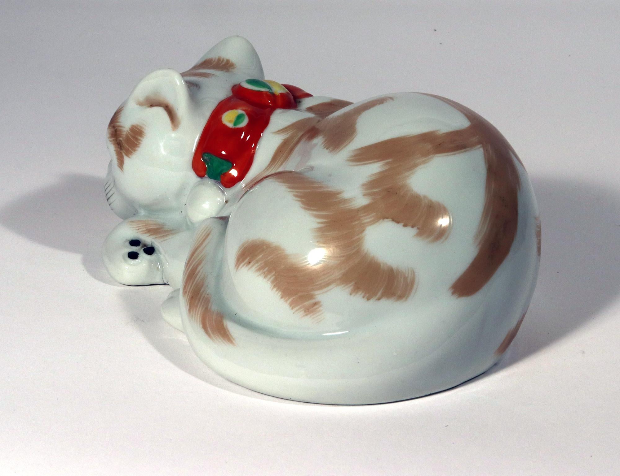 20th Century Japanese Kutani Porcelain Figure of a Sleeping Cat For Sale