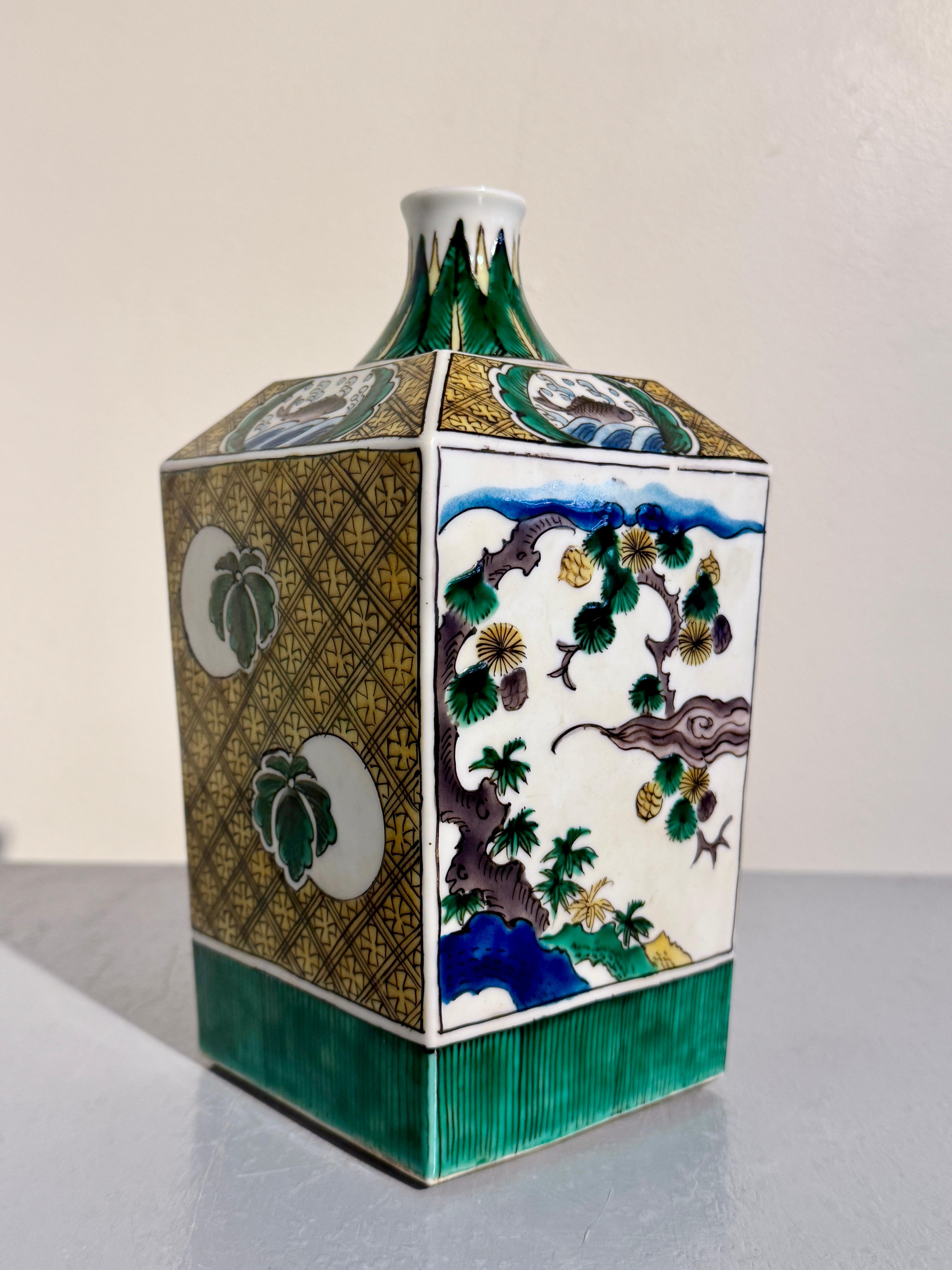 Giapponese Bottiglia da sake giapponese Kutani, Tokkuri, stile Yoshidaya, periodo Edo, inizio XIX sec. in vendita