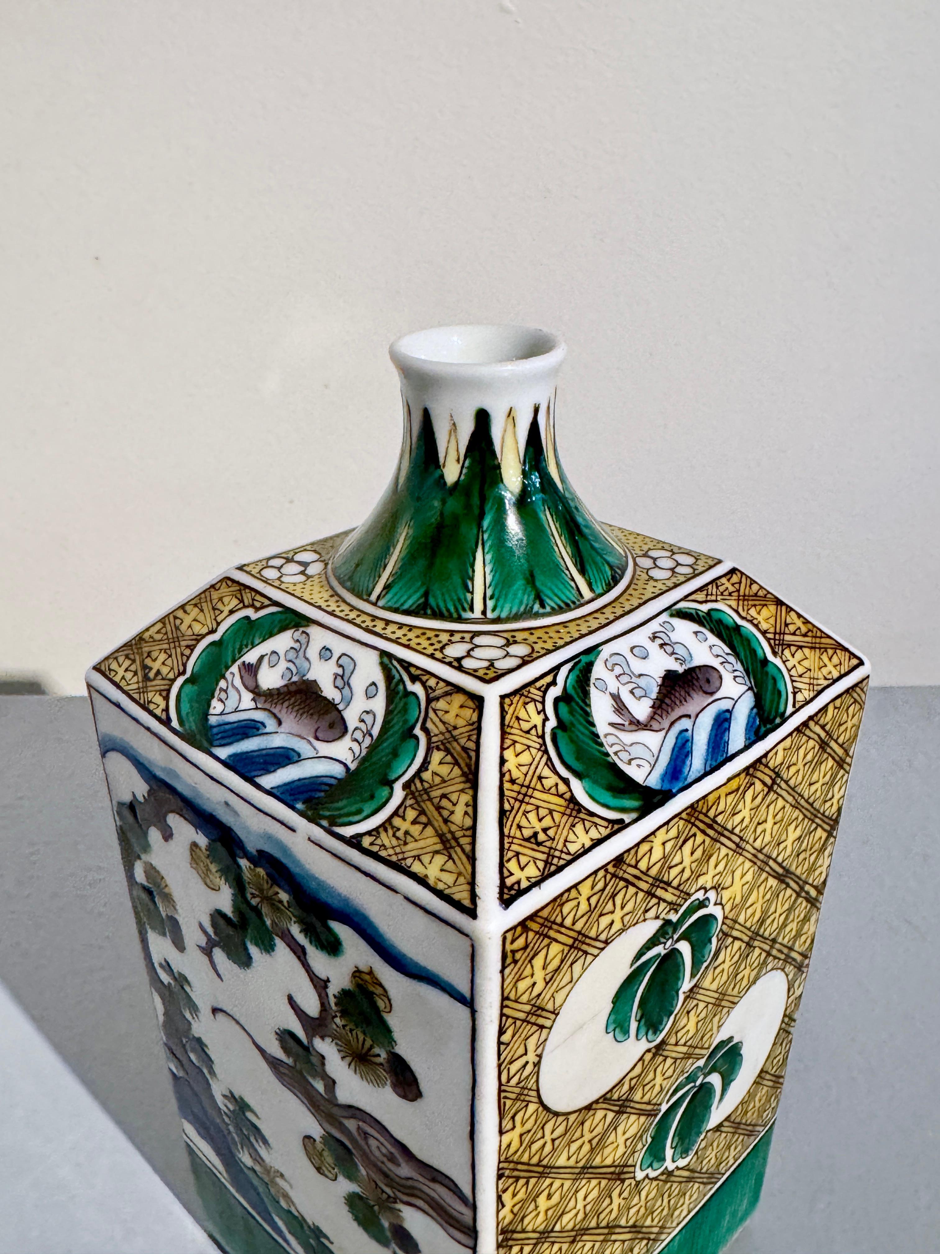 Ceramica Bottiglia da sake giapponese Kutani, Tokkuri, stile Yoshidaya, periodo Edo, inizio XIX sec. in vendita