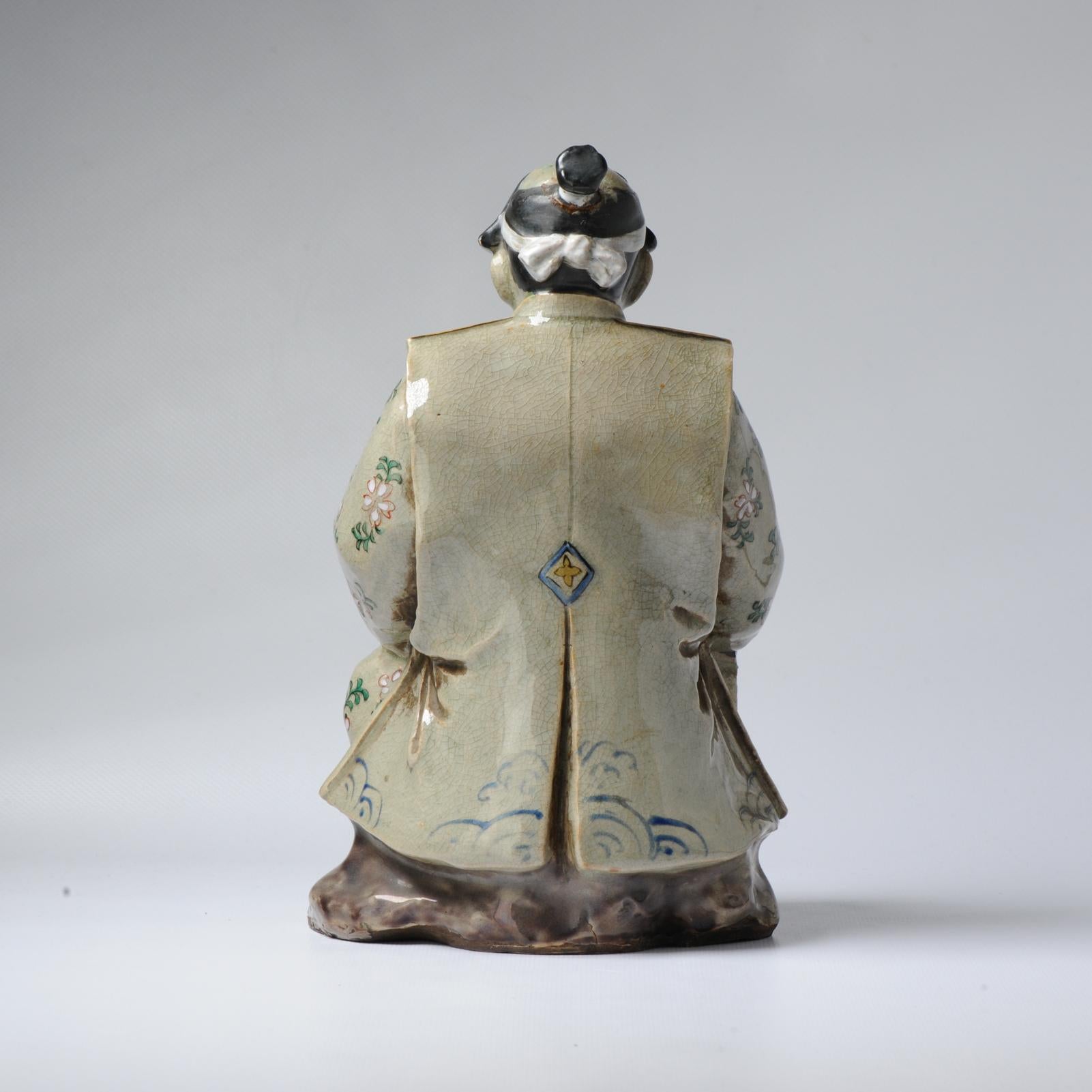 Grandi statue di Kutani, belle e ben fatte

Rappresentano i personaggi della storia di Momotaro (Peach Boy). In particolare, Momotaro stesso, Cane, Scimmia, Fagiano e un Oni (demone) contro cui combattono. Il marchio recita Kutani made by Yuma.