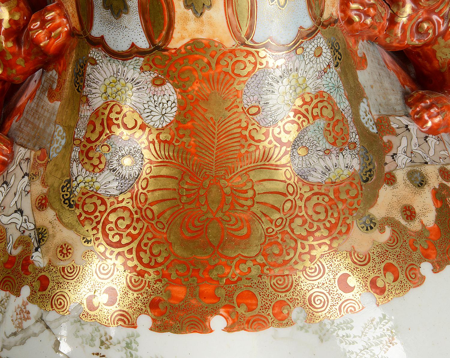 Japanische Kutani-Vase, um 1900 (20. Jahrhundert) im Angebot