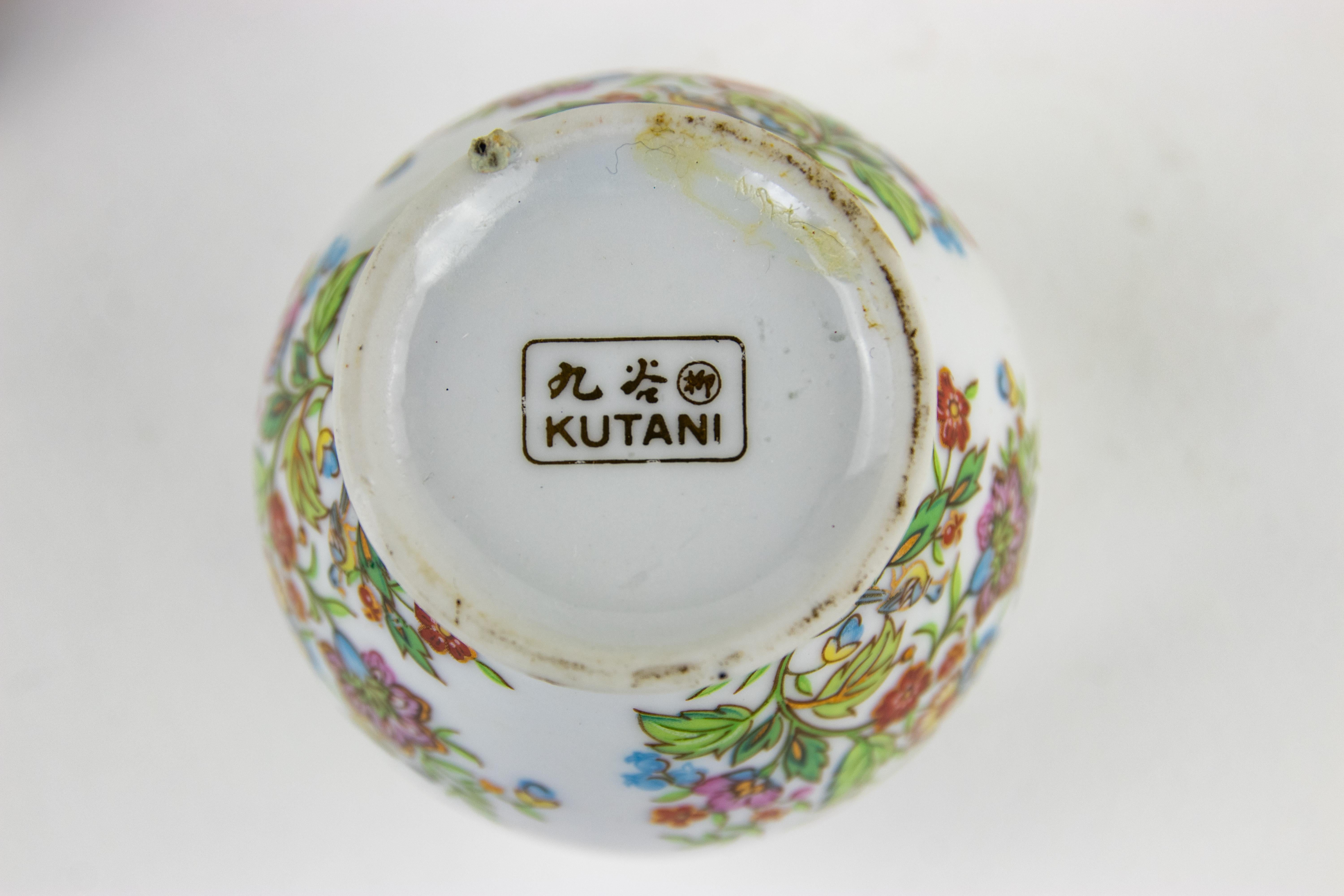 Ceramic Japanese Kutani vase, Late 20th Century  For Sale