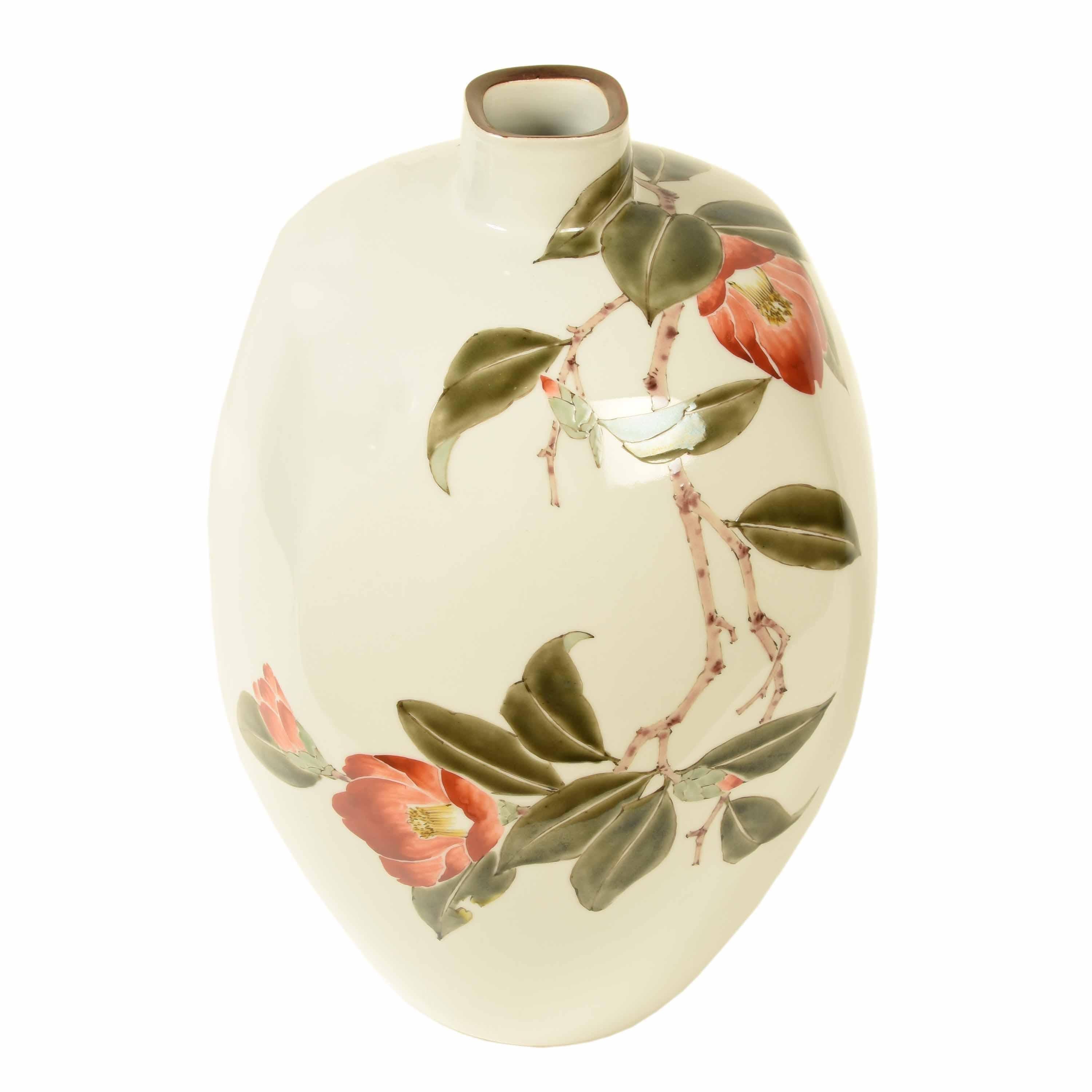 Hand-Painted Japanese Kutani Vase with Camellia Design by Yoshiaki Yamada For Sale