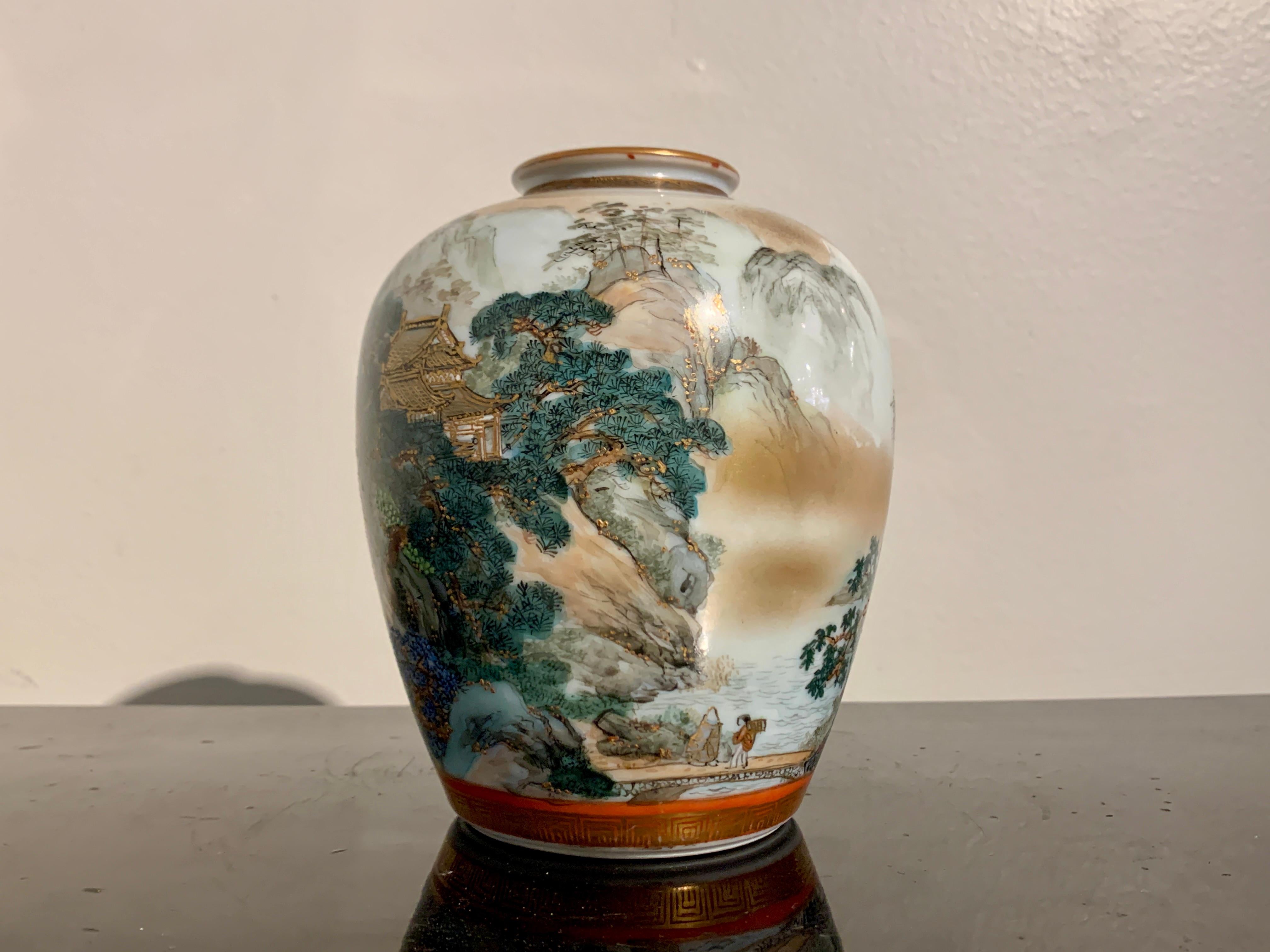Japanische Kutani-Vase mit Landschaft, Showa-Periode, 1930er Jahre (Vergoldet) im Angebot