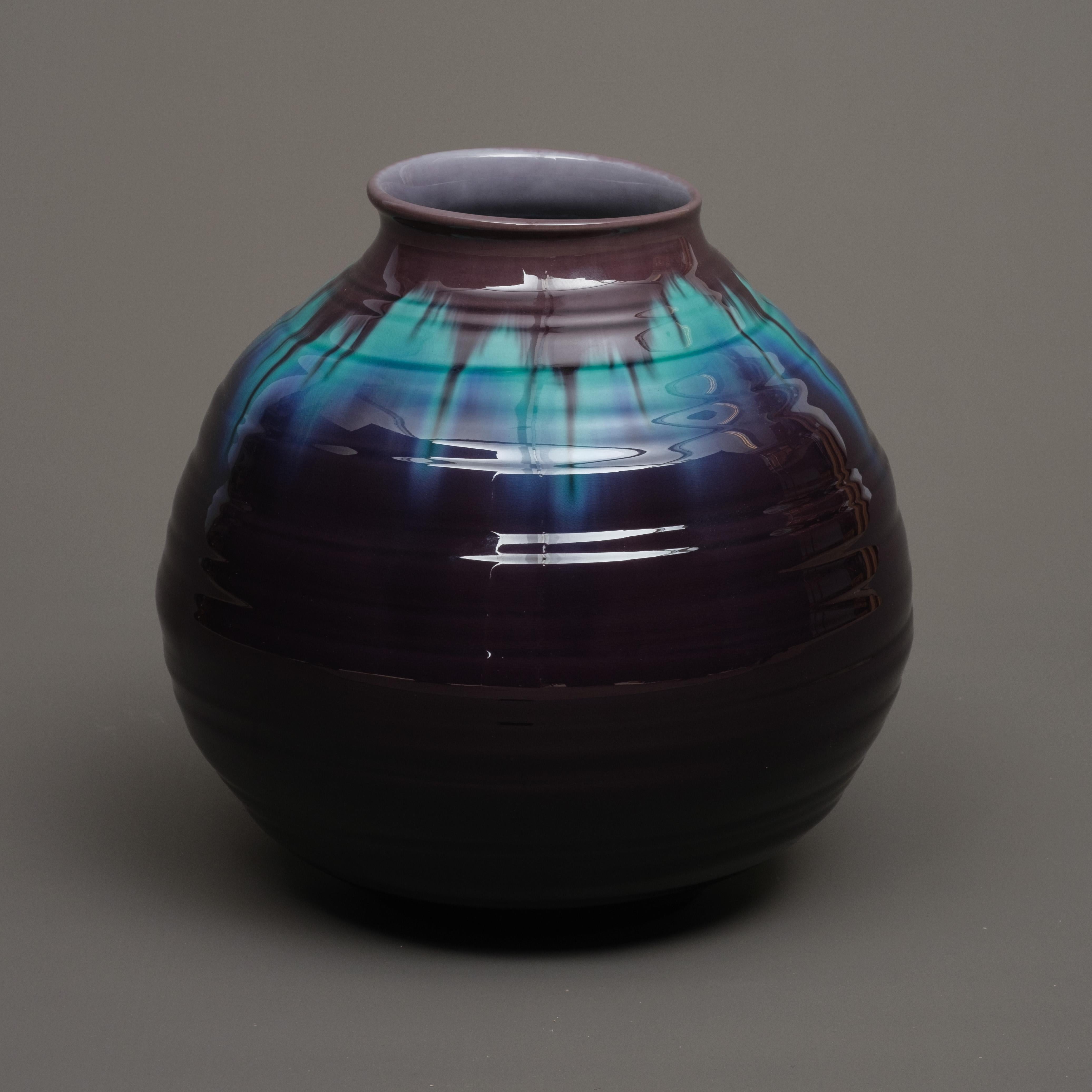 Glazed Japanese Kutani-Ware Porcelain Vase by the Famous Tokuda Yasokichi III 三代徳田八十吉